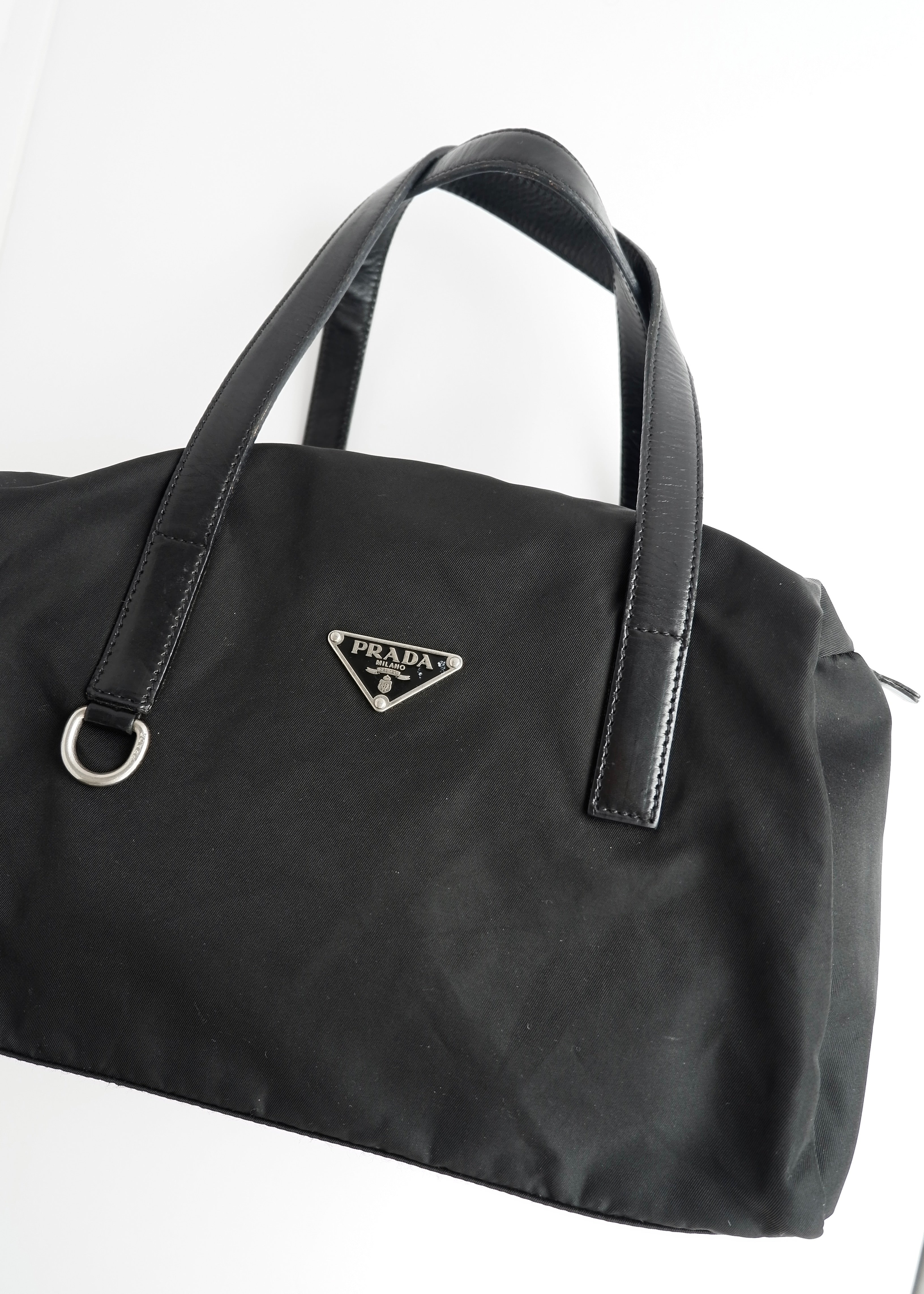 Sac à bandoulière Prada Bowler en nylon noir authentique d'occasion