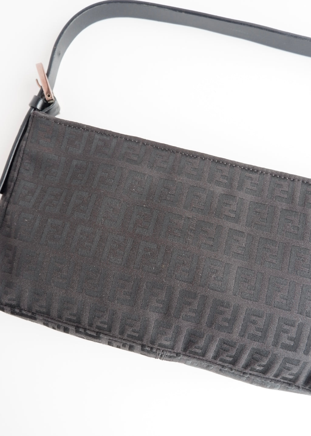 Authentique sac porté épaule Fendi Zucchino en toile noire d'occasion