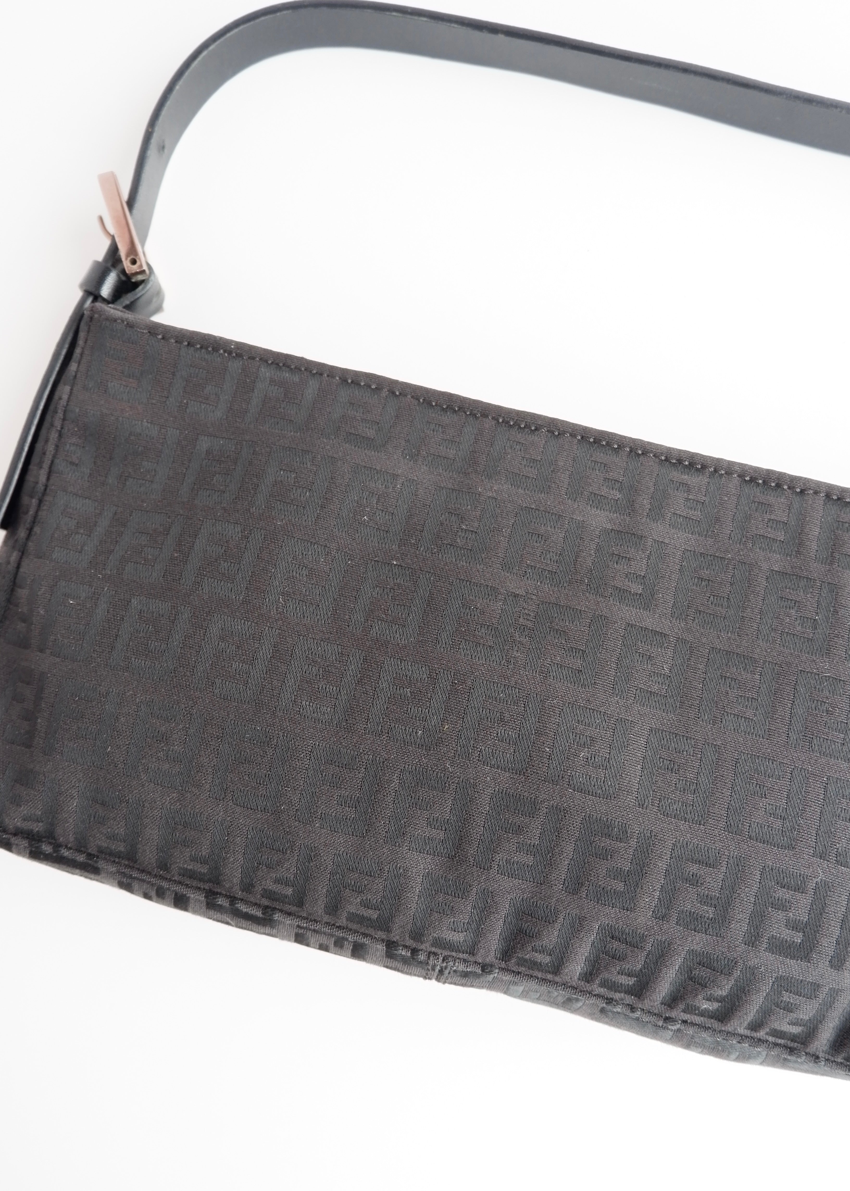 Authentique sac porté épaule Fendi Zucchino en toile noire d'occasion