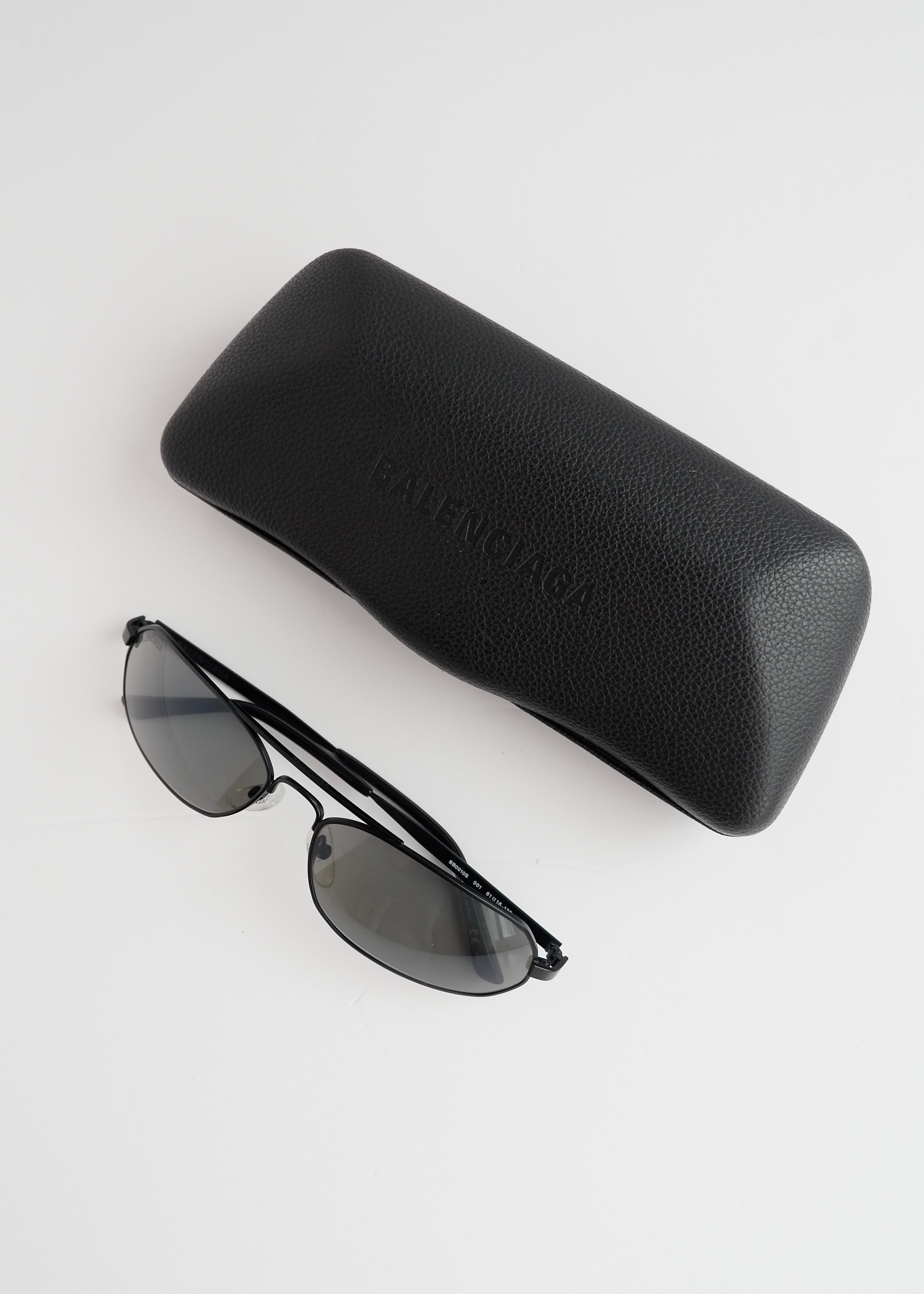 Authentiques Lunettes de soleil Balenciaga Small Frame noires d'occasion