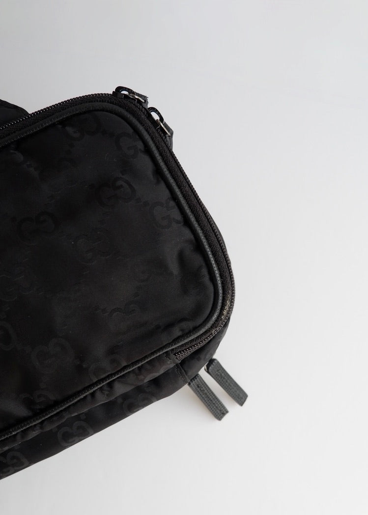 Pochette vanity Gucci en nylon GG noir d'occasion authentique