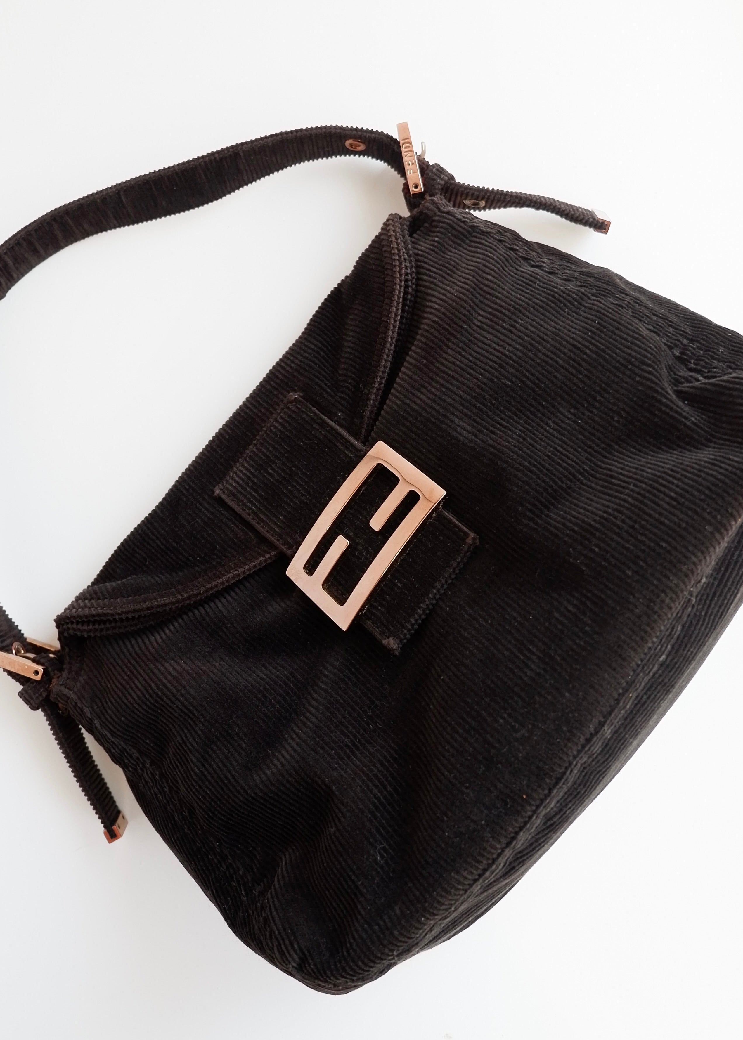 Sac bandoulière baguette Fendi noir en velours côtelé authentique d'occasion