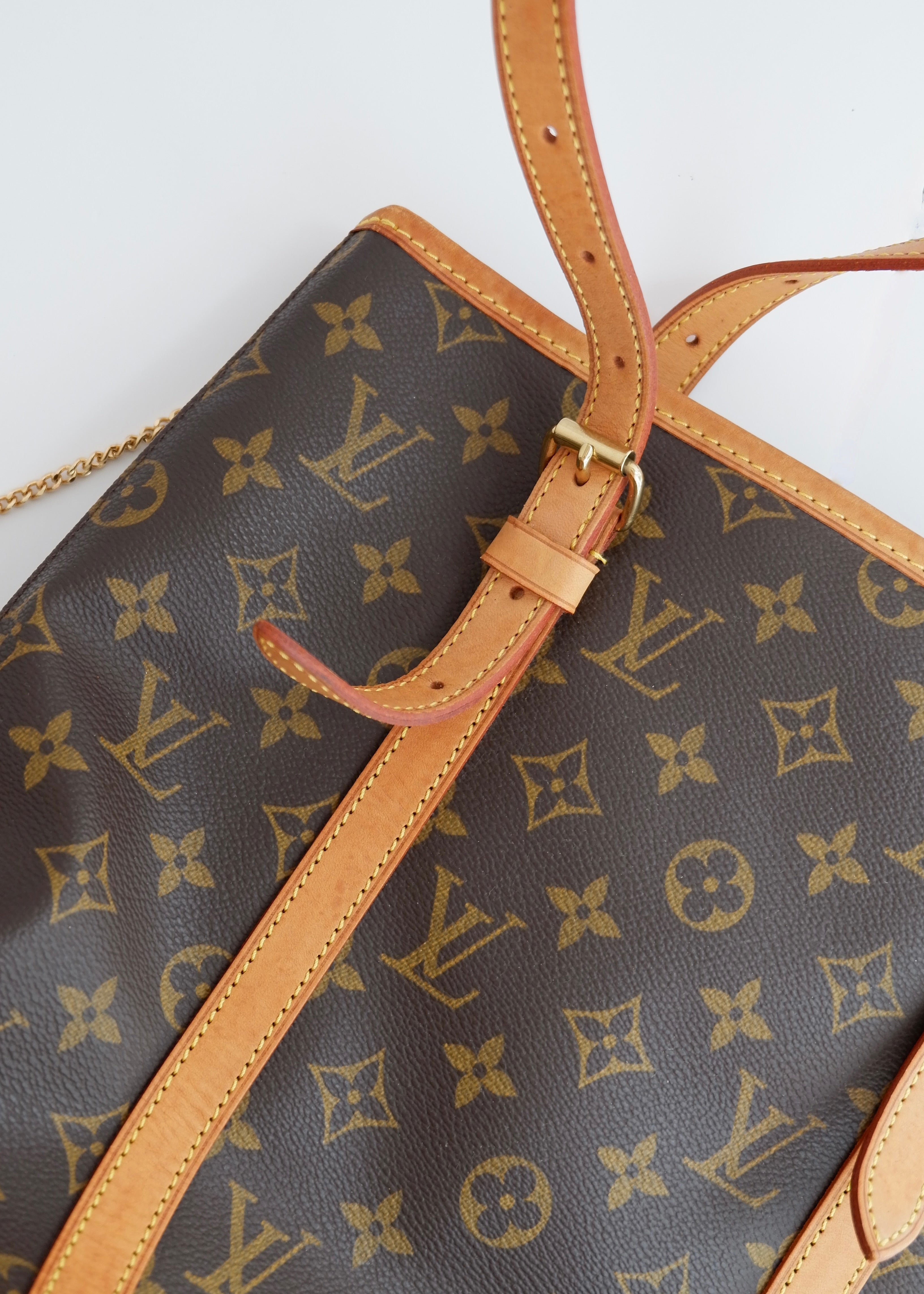 Preowned Louis Vuitton Monogram Bucket Bag GM W. Pouch