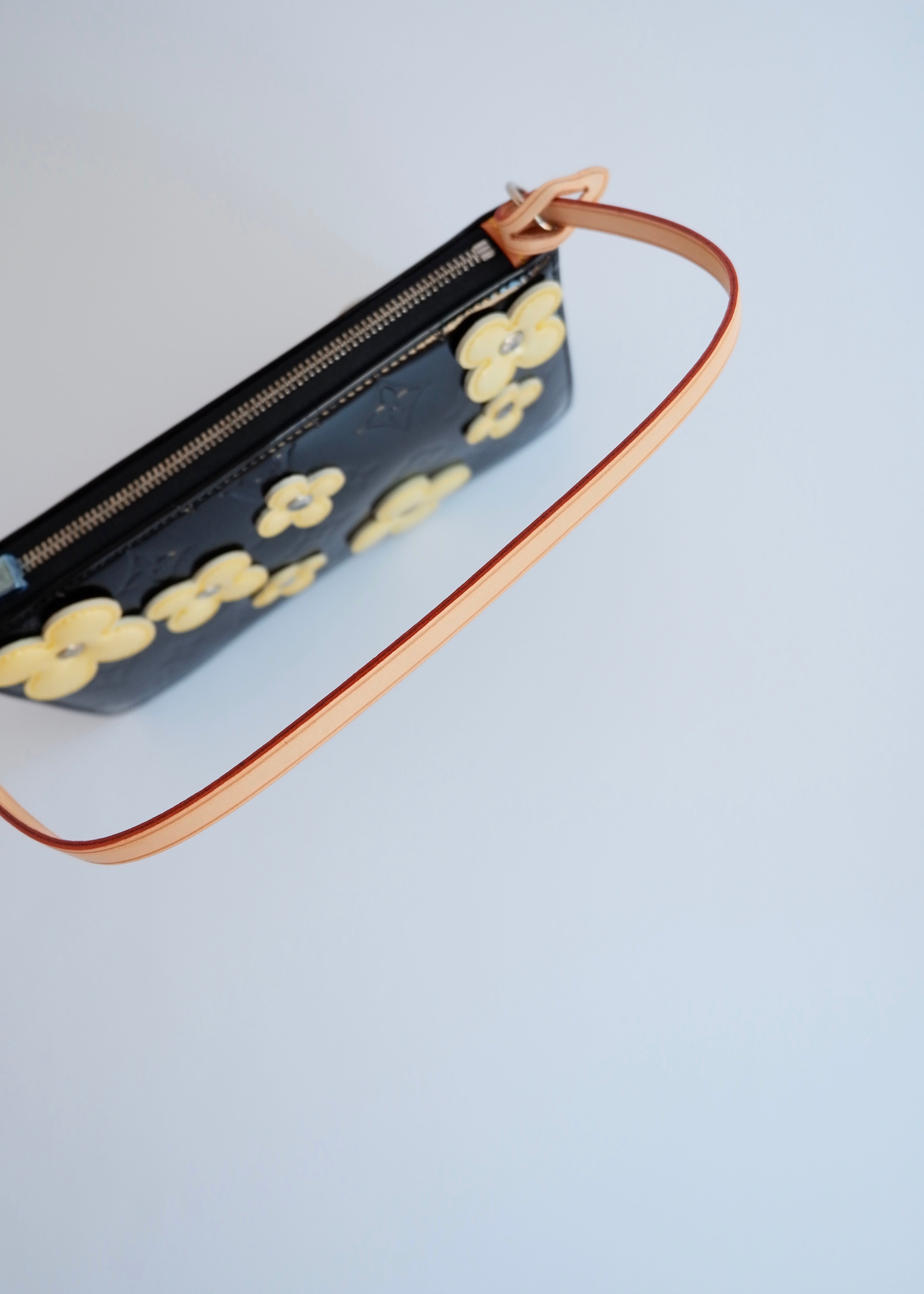 Pochette Louis Vuitton Lexington en Vernis Amarante Fleuri authentique d'occasion