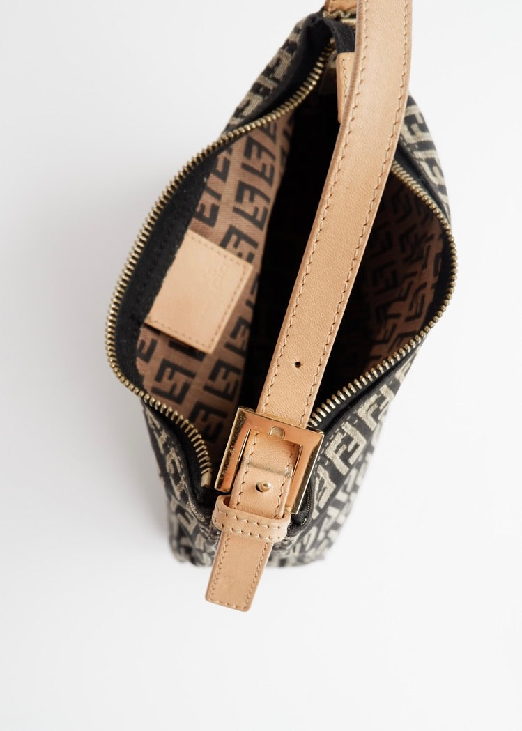 Authentique pochette Fendi d'occasion en toile/cuir Zucchino noire