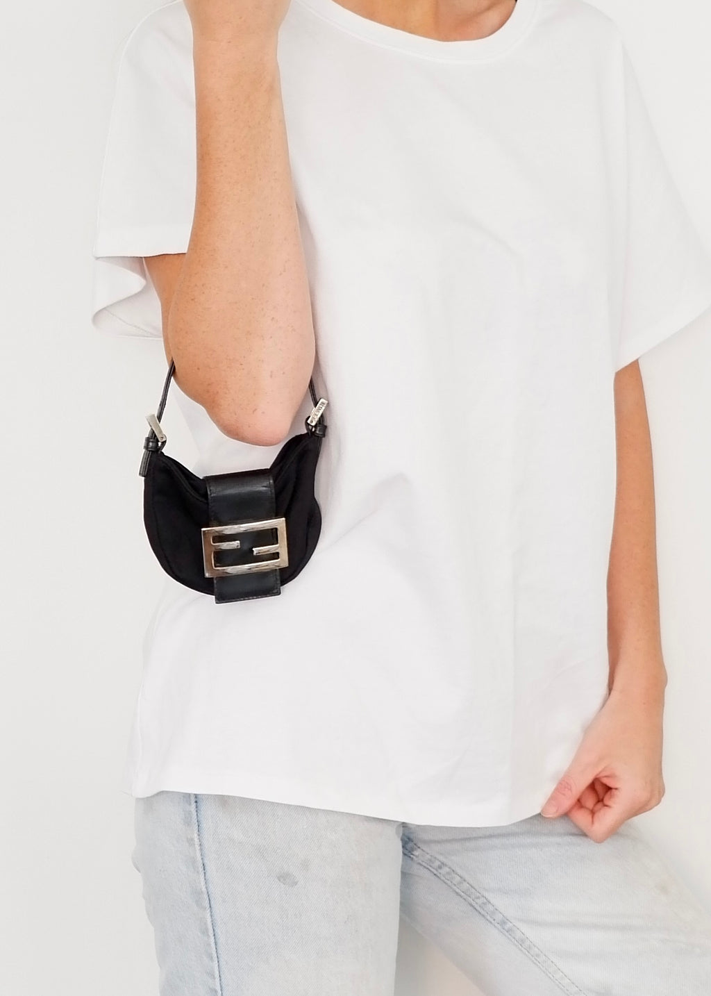 Authentique sac Fendi Micro Croissant en tissu noir d'occasion