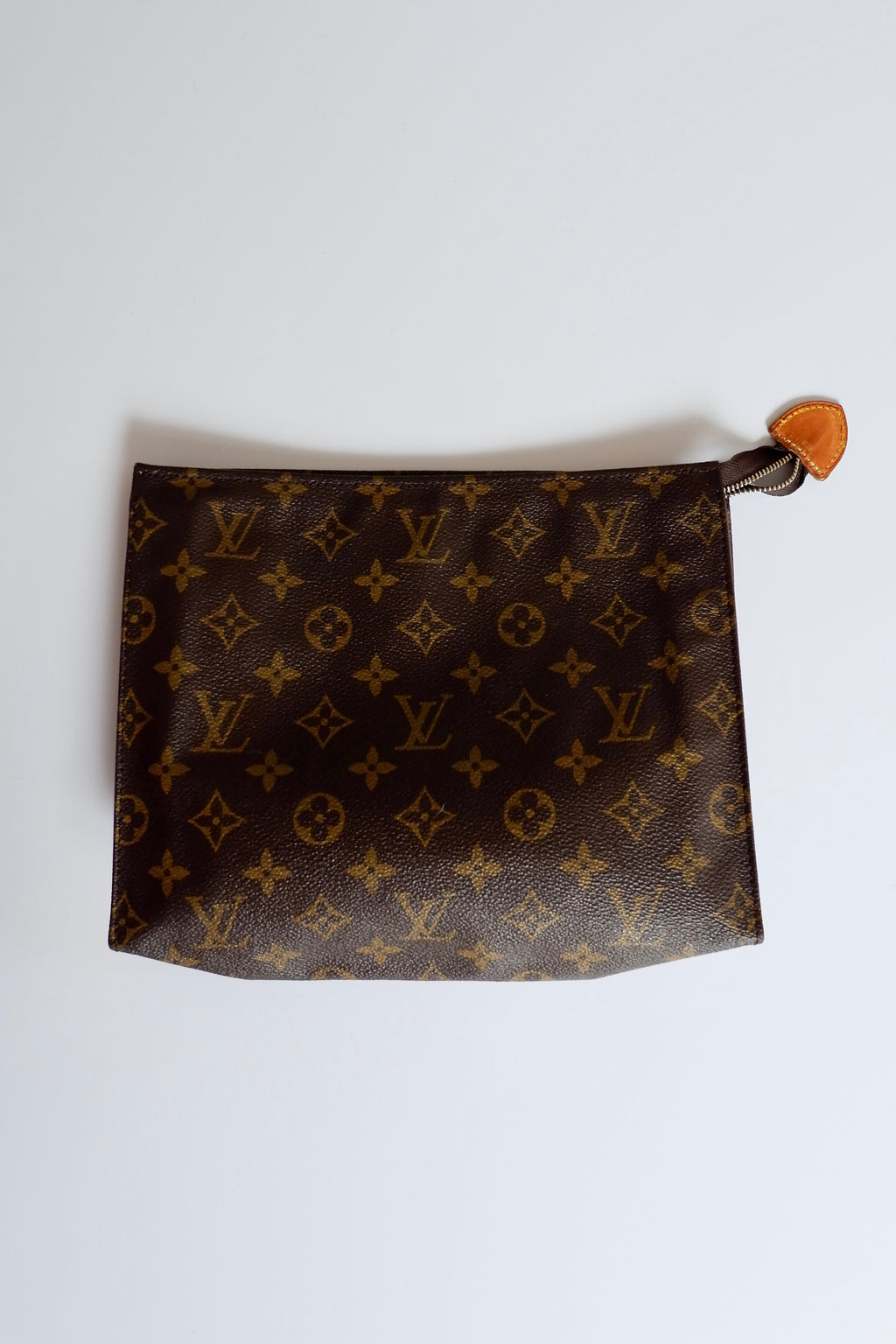 Authentique trousse de toilette monogramme Louis Vuitton d'occasion 26