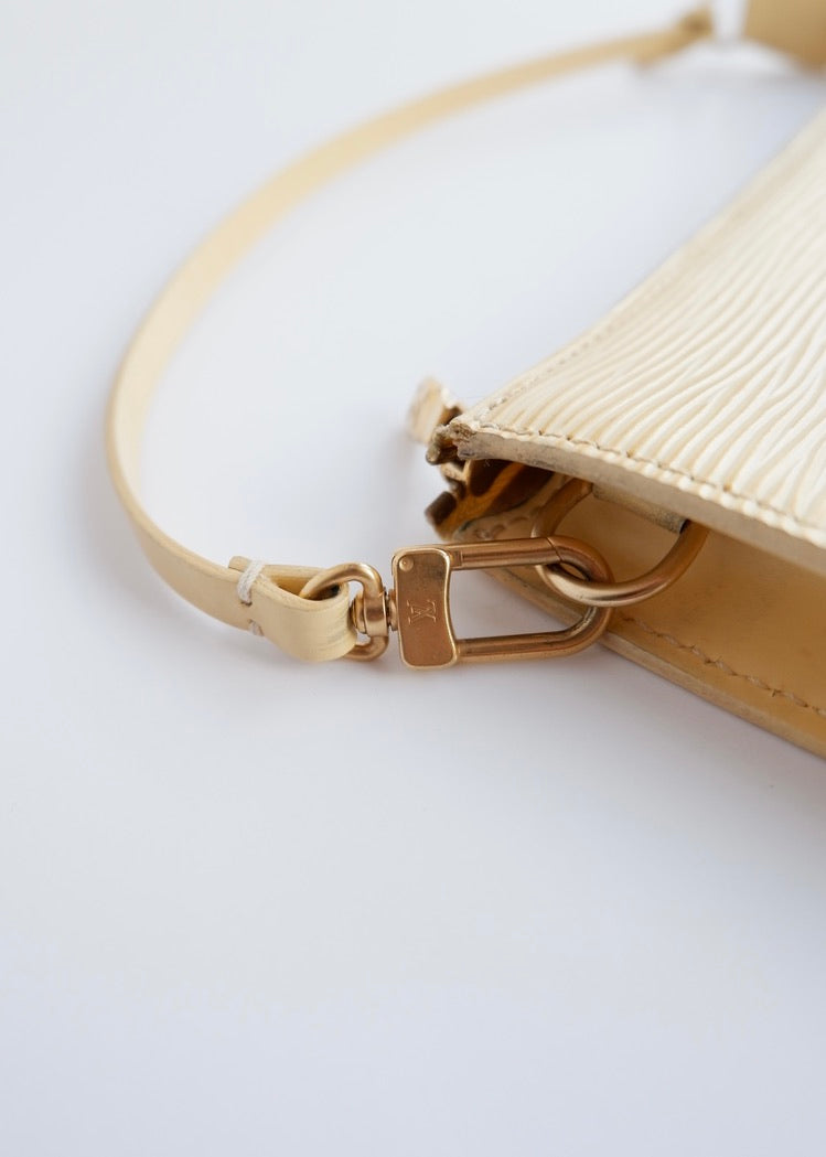 Sac porté épaule Louis Vuitton Pochette en cuir Épi beige authentique d'occasion