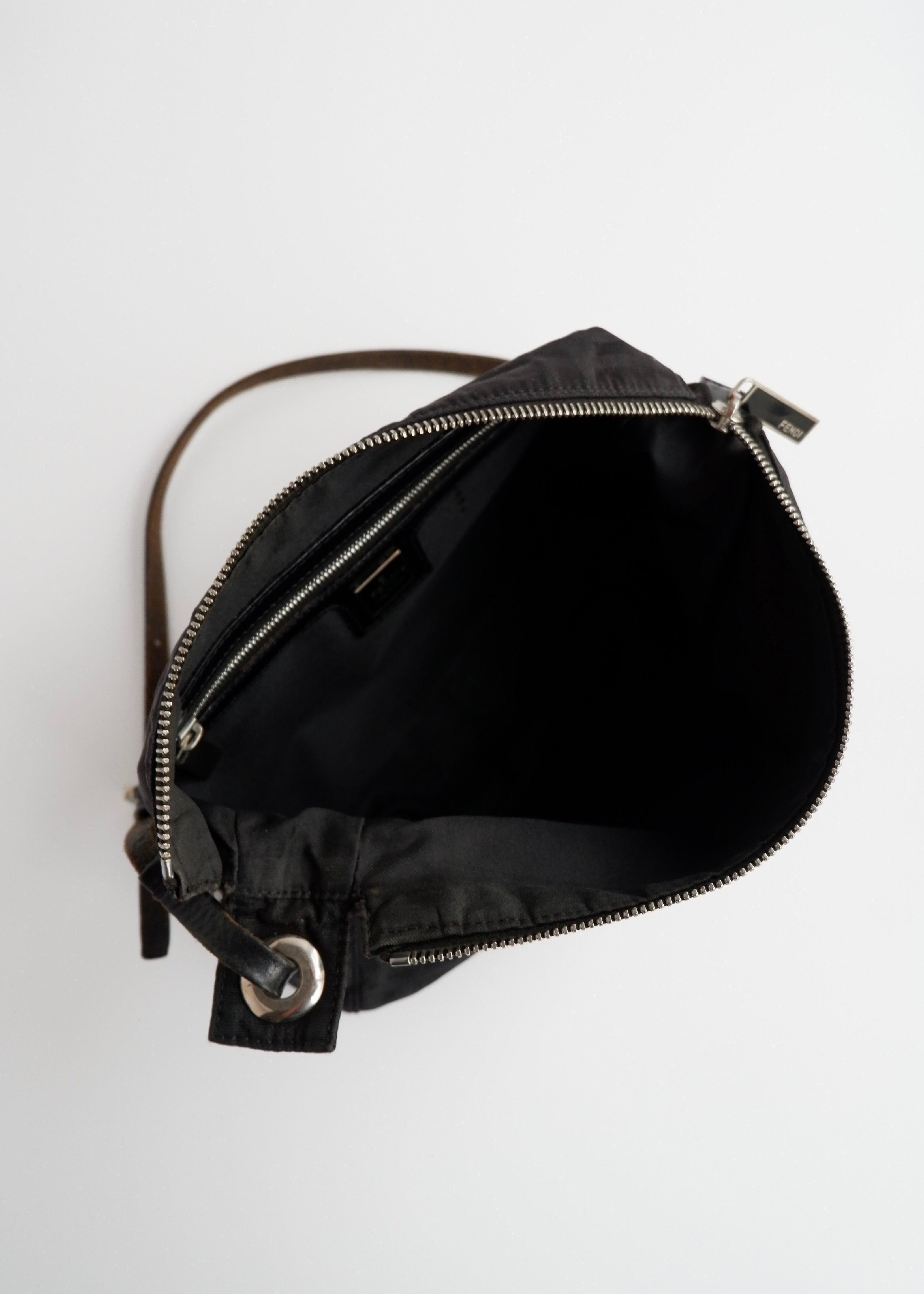 Sac bandoulière Fendi Zucca en toile noire authentique d'occasion