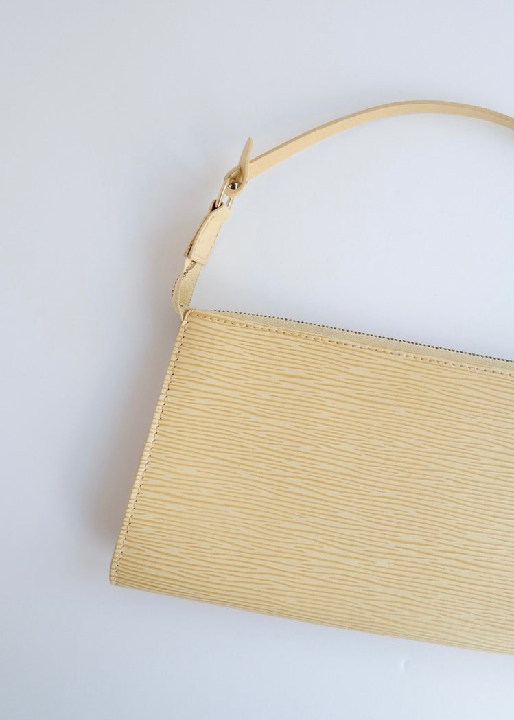 Sac porté épaule Louis Vuitton Pochette en cuir Épi beige authentique d'occasion