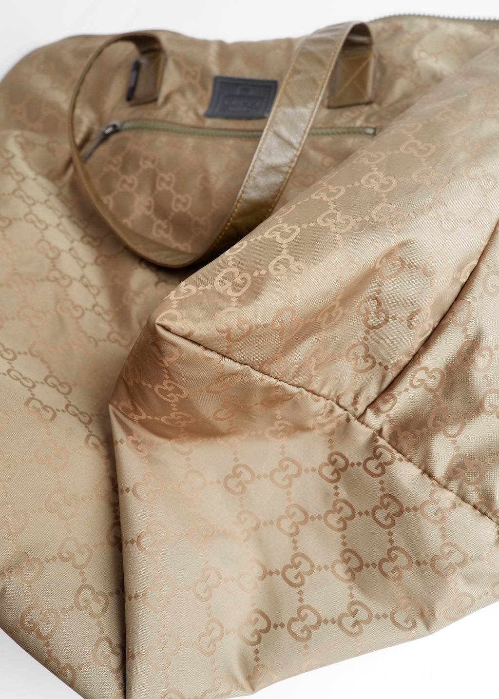 Authentique Sac de Voyage Extra Large Gucci en Nylon Vert Olive Léger Imprimé GG d'occasion