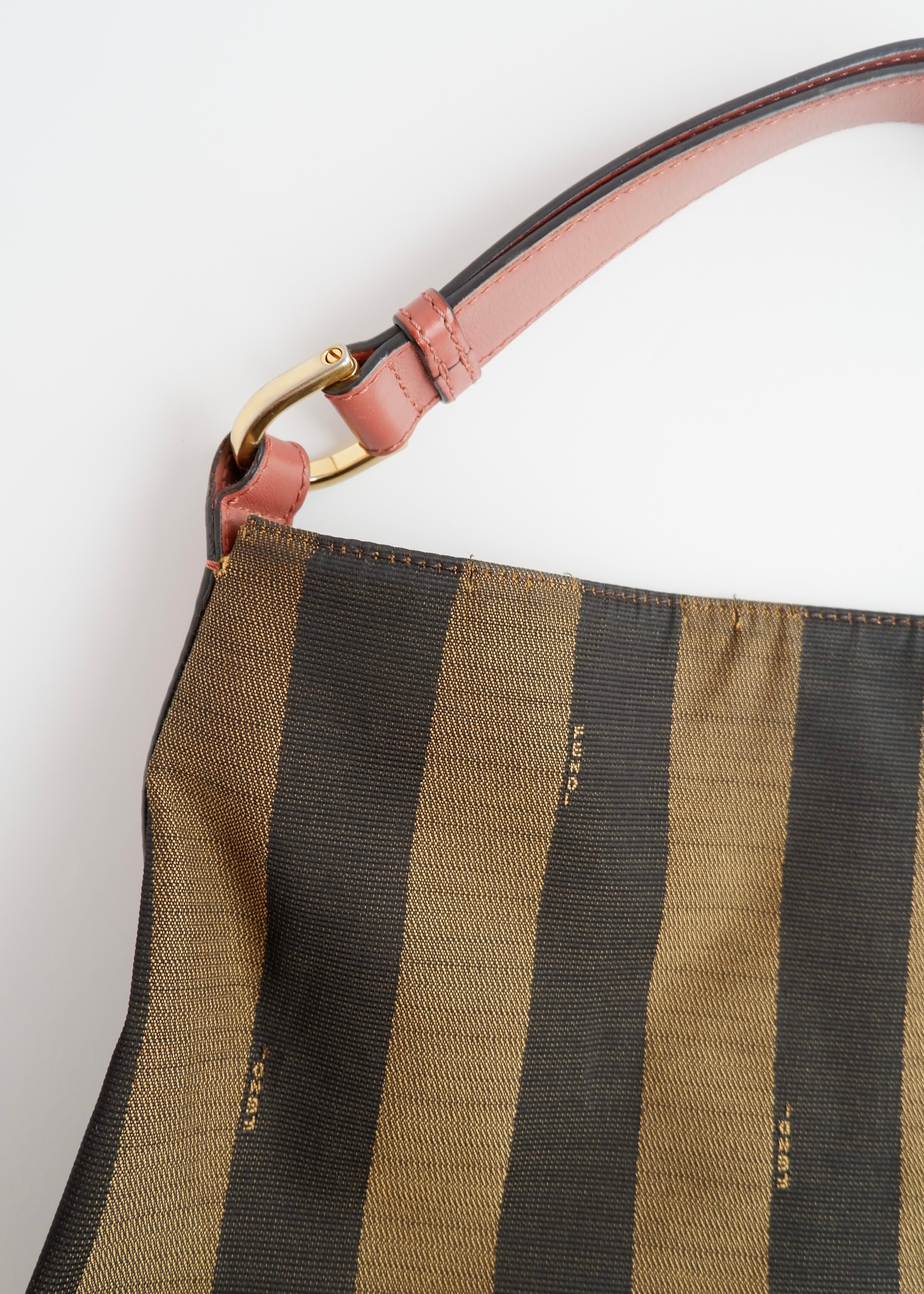 Authentique sac porté épaule Fendi d'occasion en toile/cuir Pequin marron/rose