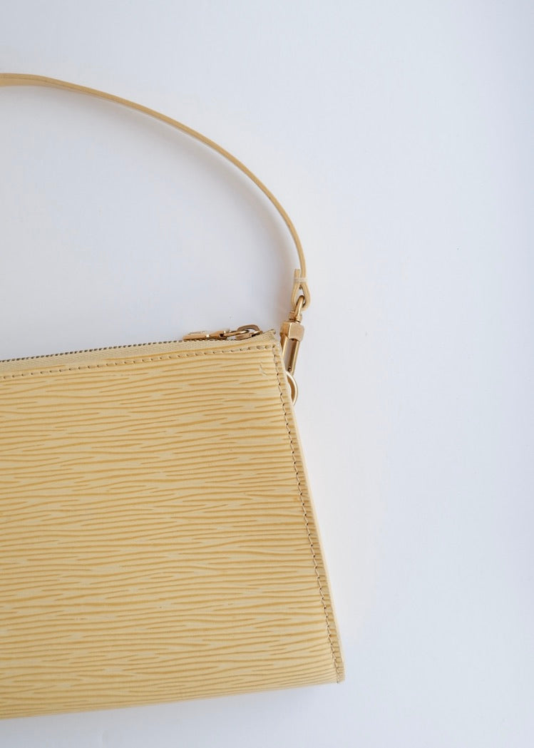 Sac porté épaule Louis Vuitton Pochette en cuir Épi beige authentique d'occasion