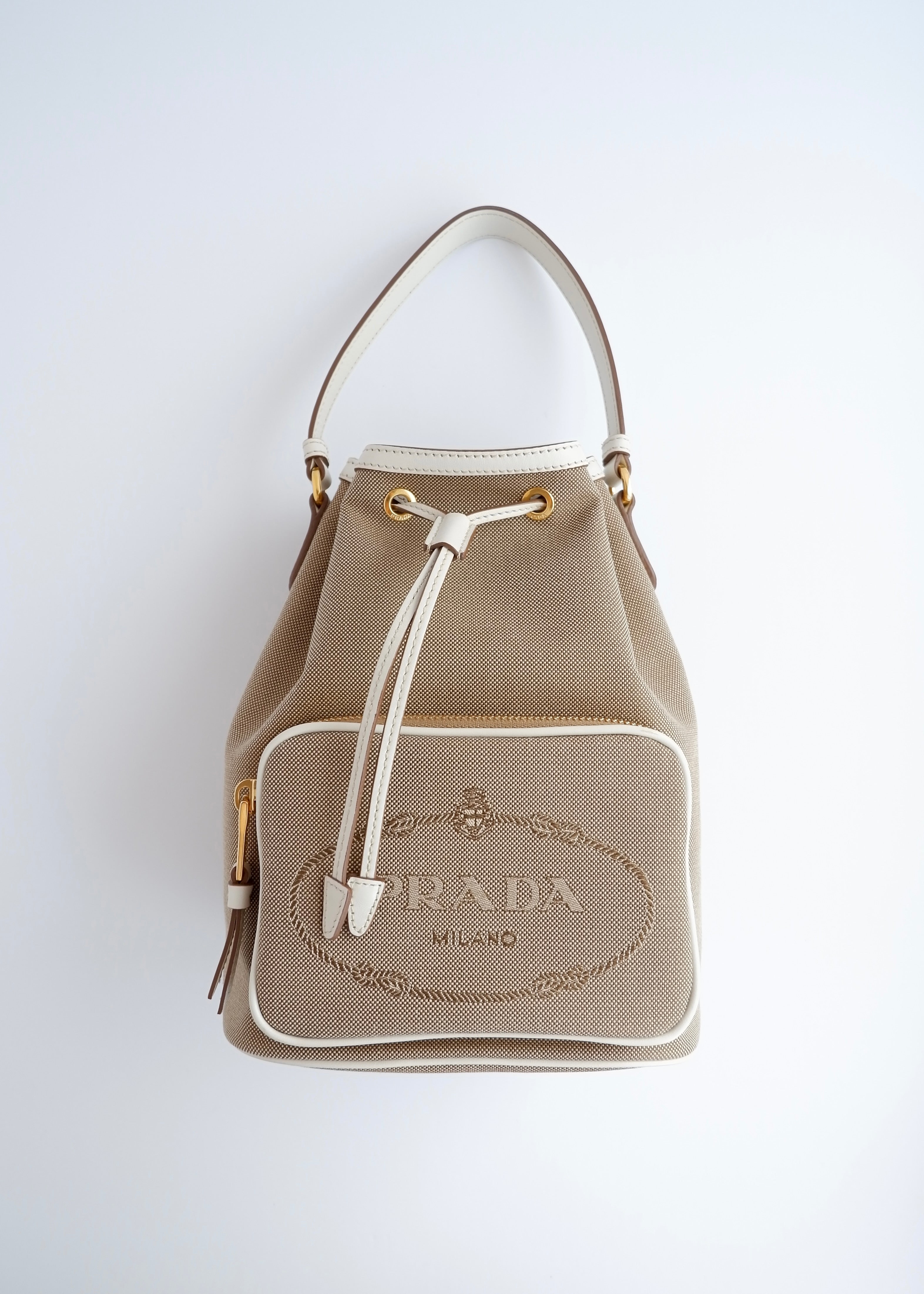 Sac seau à cordon Prada d'occasion authentique en toile beige