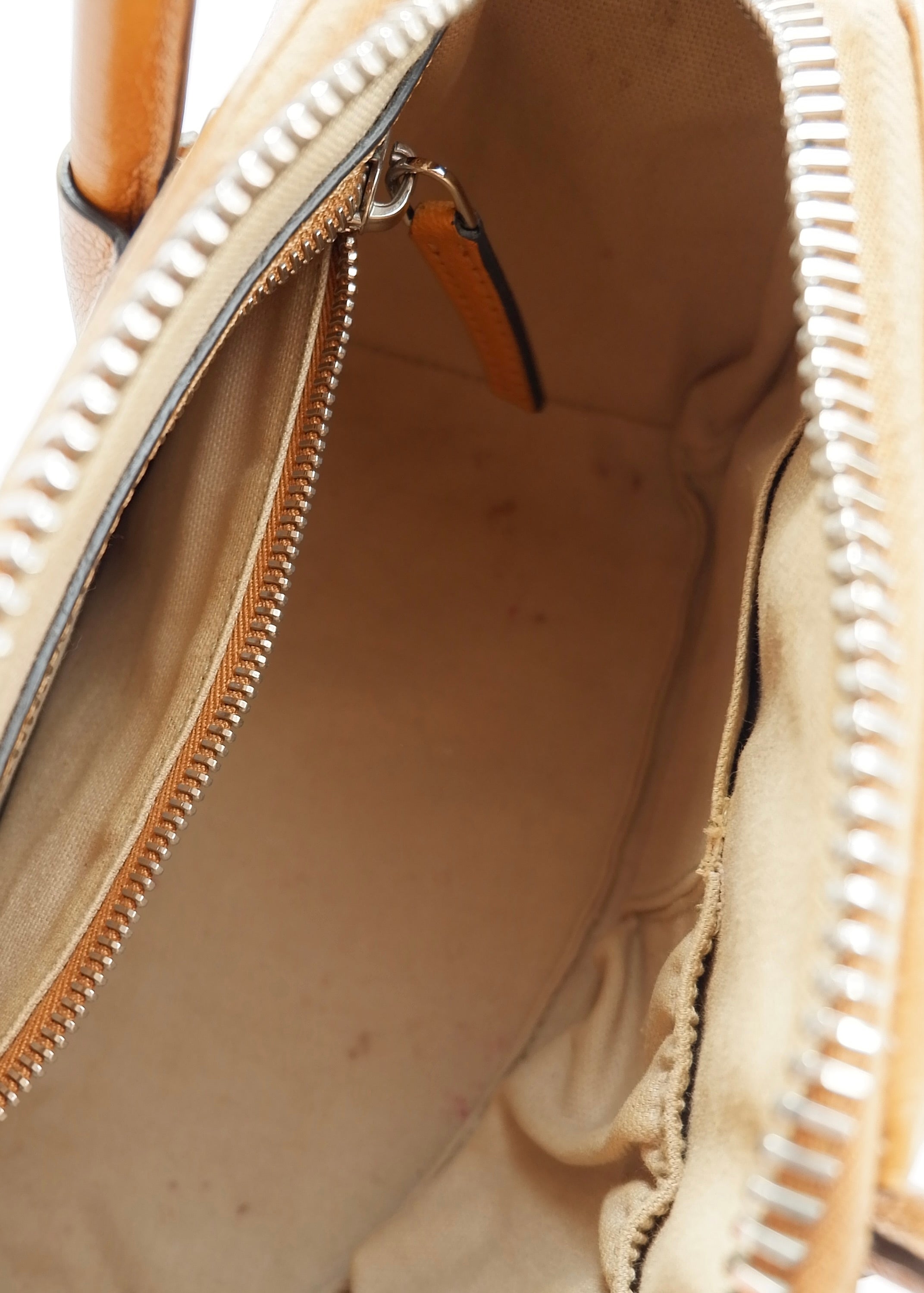 Authentique sac bandoulière Givenchy Antigona petit modèle en cuir couleur camel, d'occasion