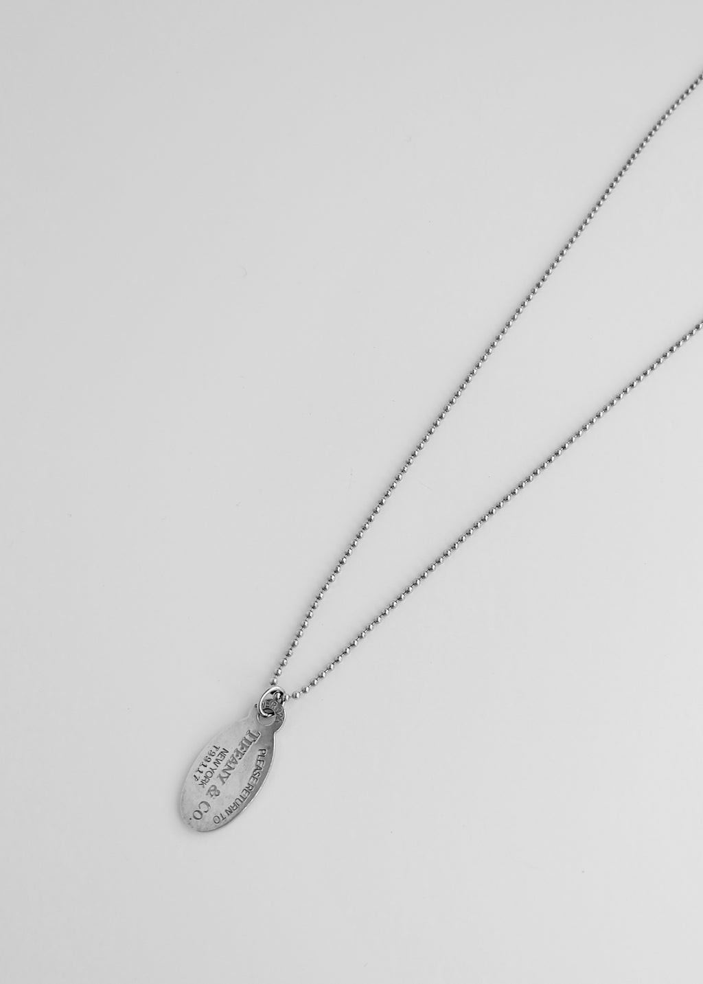 Authentique collier long chaîne avec pendentif plaque militaire Tiffany & Co. en argent d'occasion