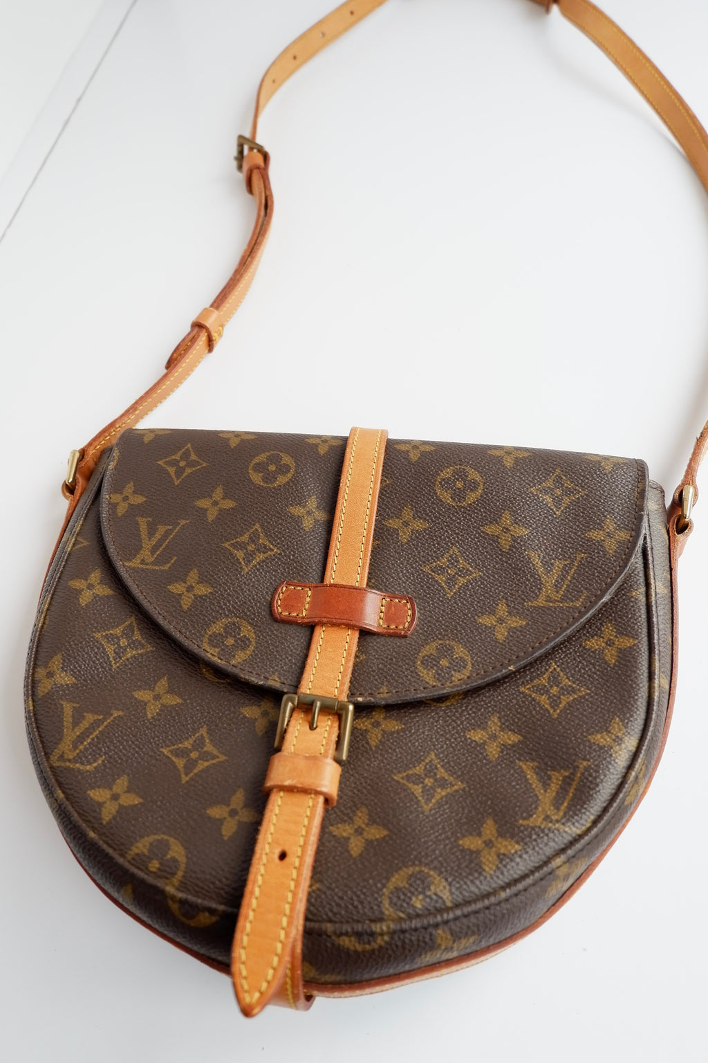 Authentique sac bandoulière Louis Vuitton Monogram Chanty d'occasion