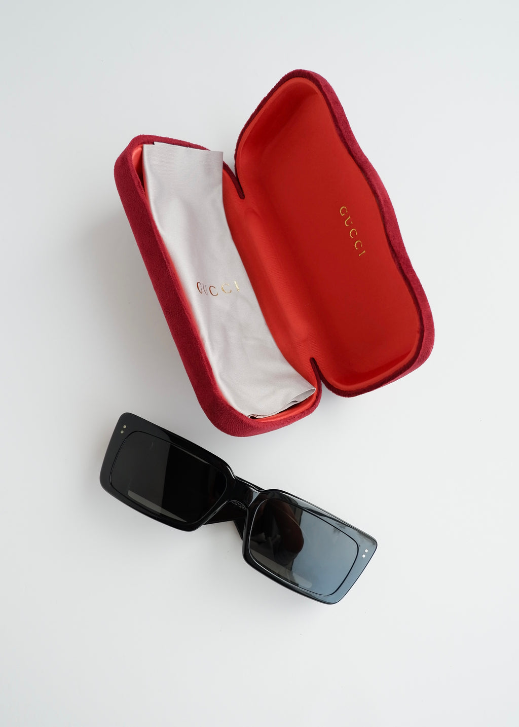 Authentiques lunettes de soleil Gucci d'occasion à monture rectangulaire noire