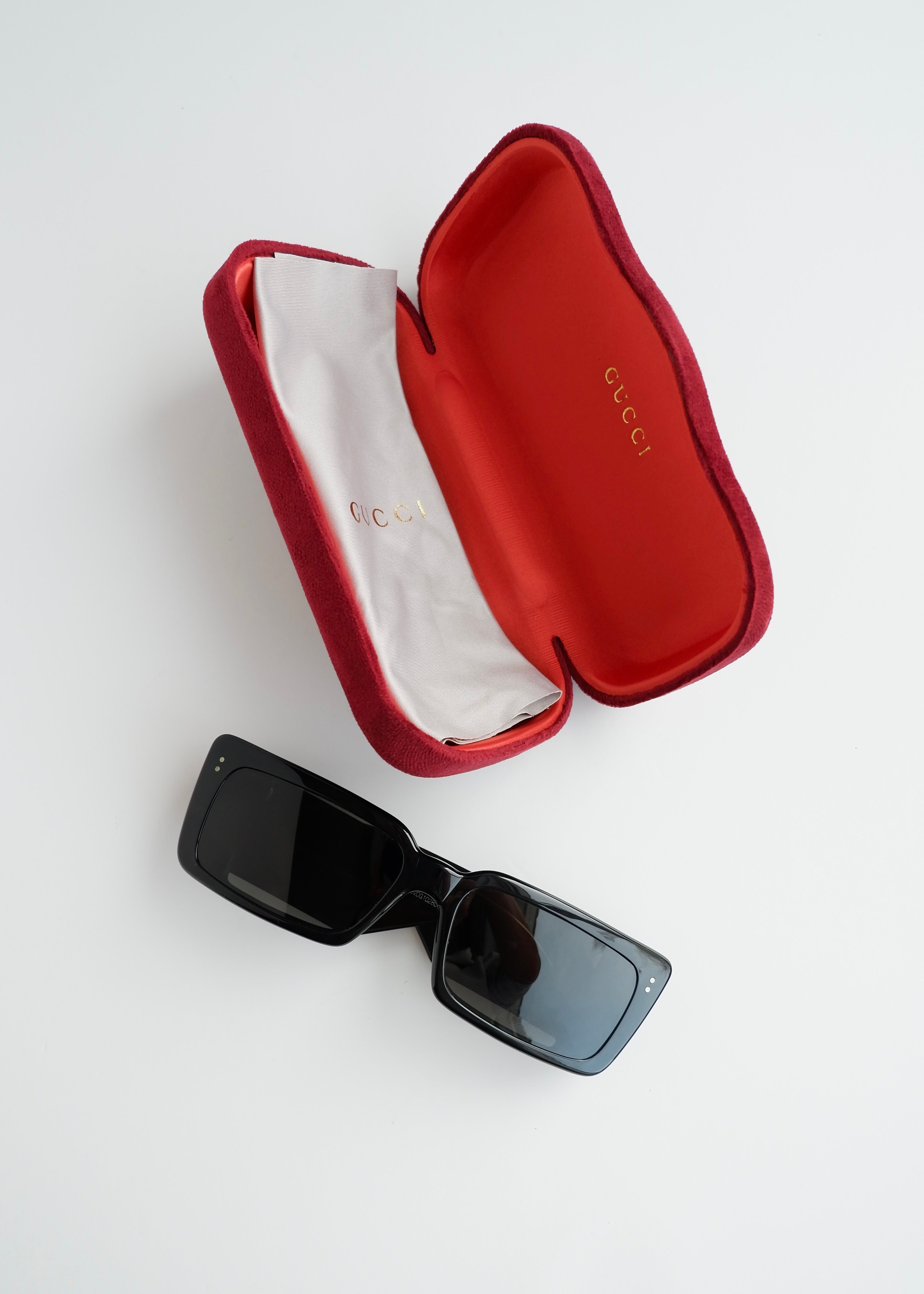 Authentiques lunettes de soleil Gucci d'occasion à monture rectangulaire noire