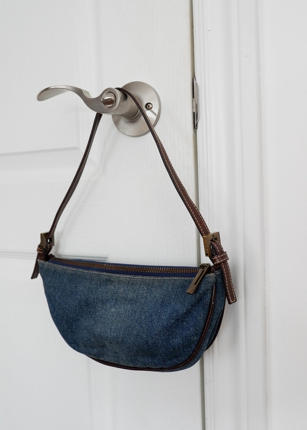 Authentique Sac porté épaule Fendi en jean bleu d'occasion