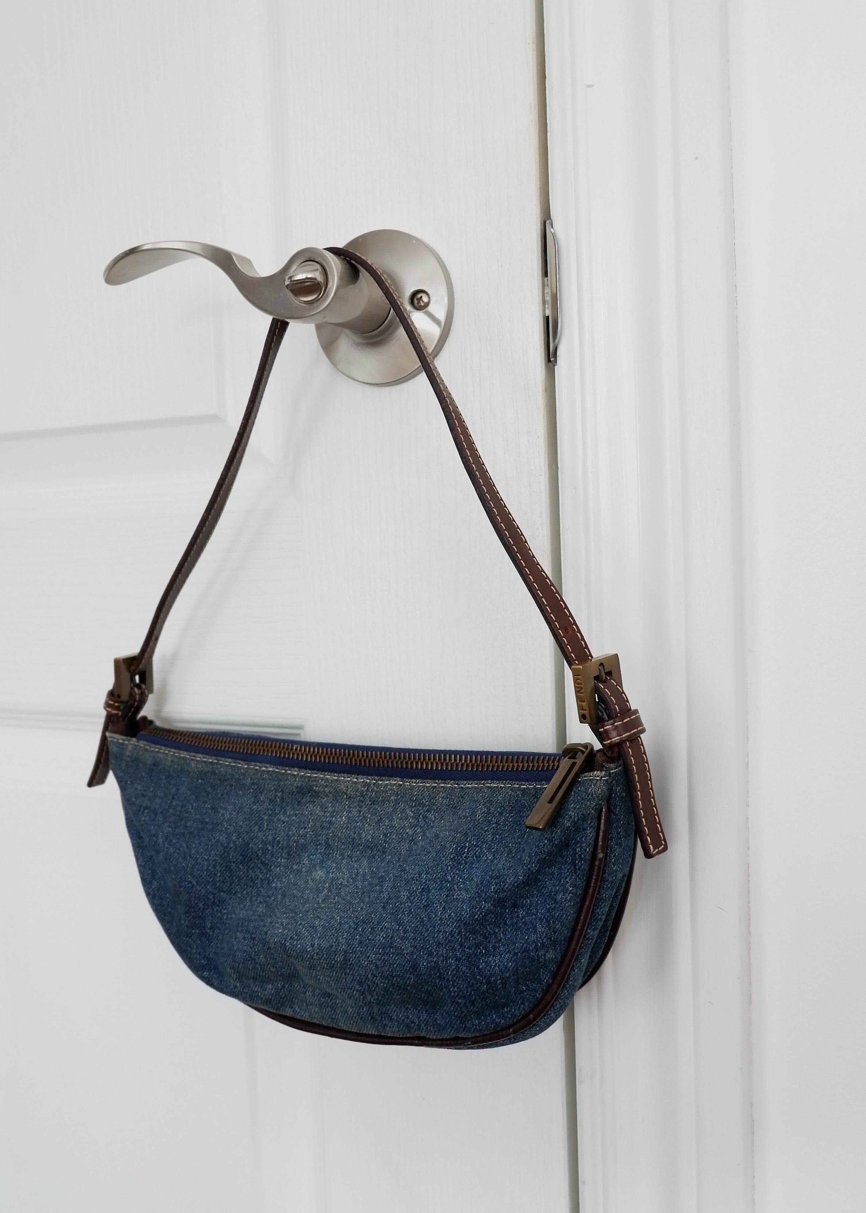 Authentique Sac porté épaule Fendi en jean bleu d'occasion