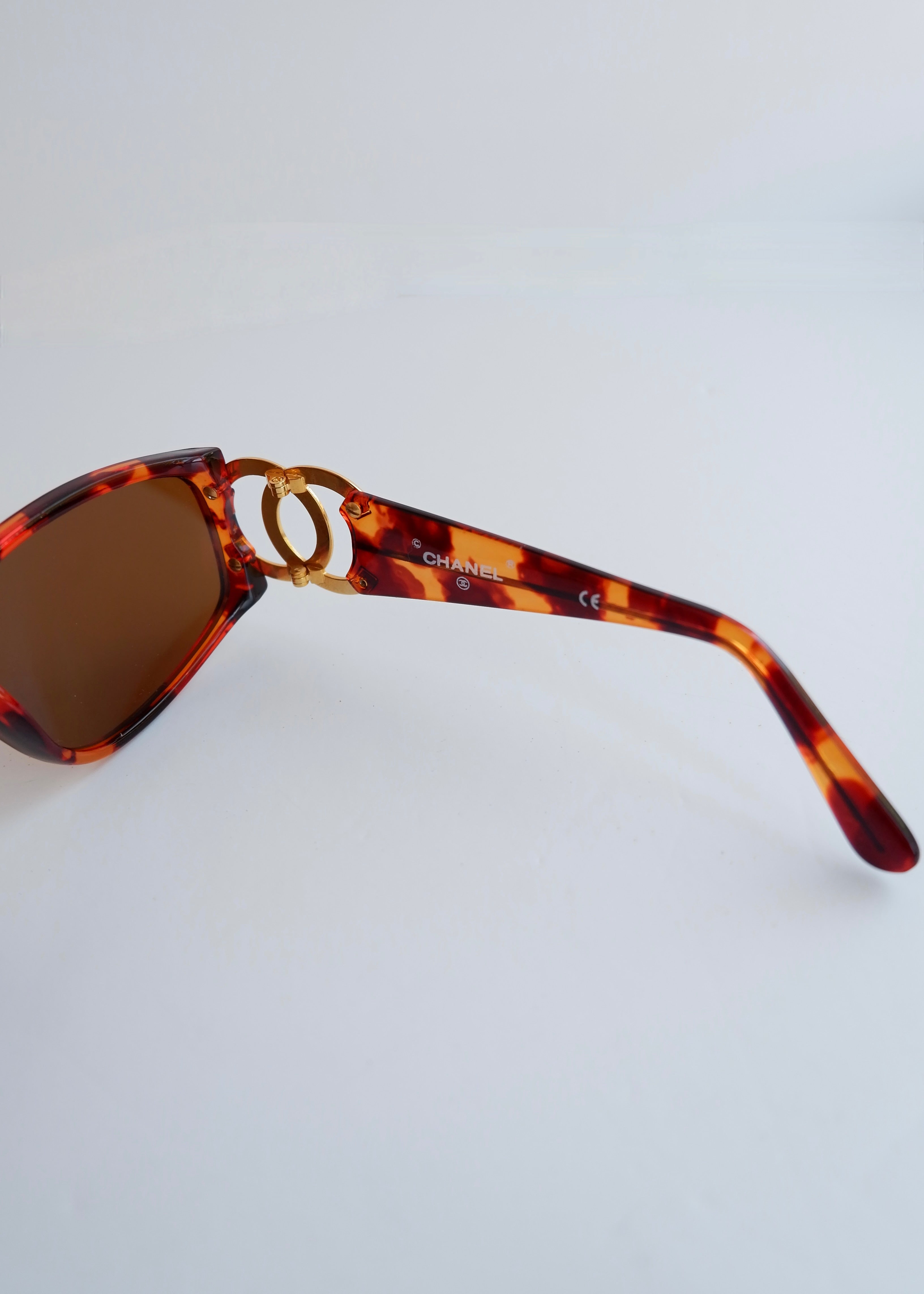 Preowned Vintage Chanel Brown Acetate Tortoise Square Frame Sunglasses