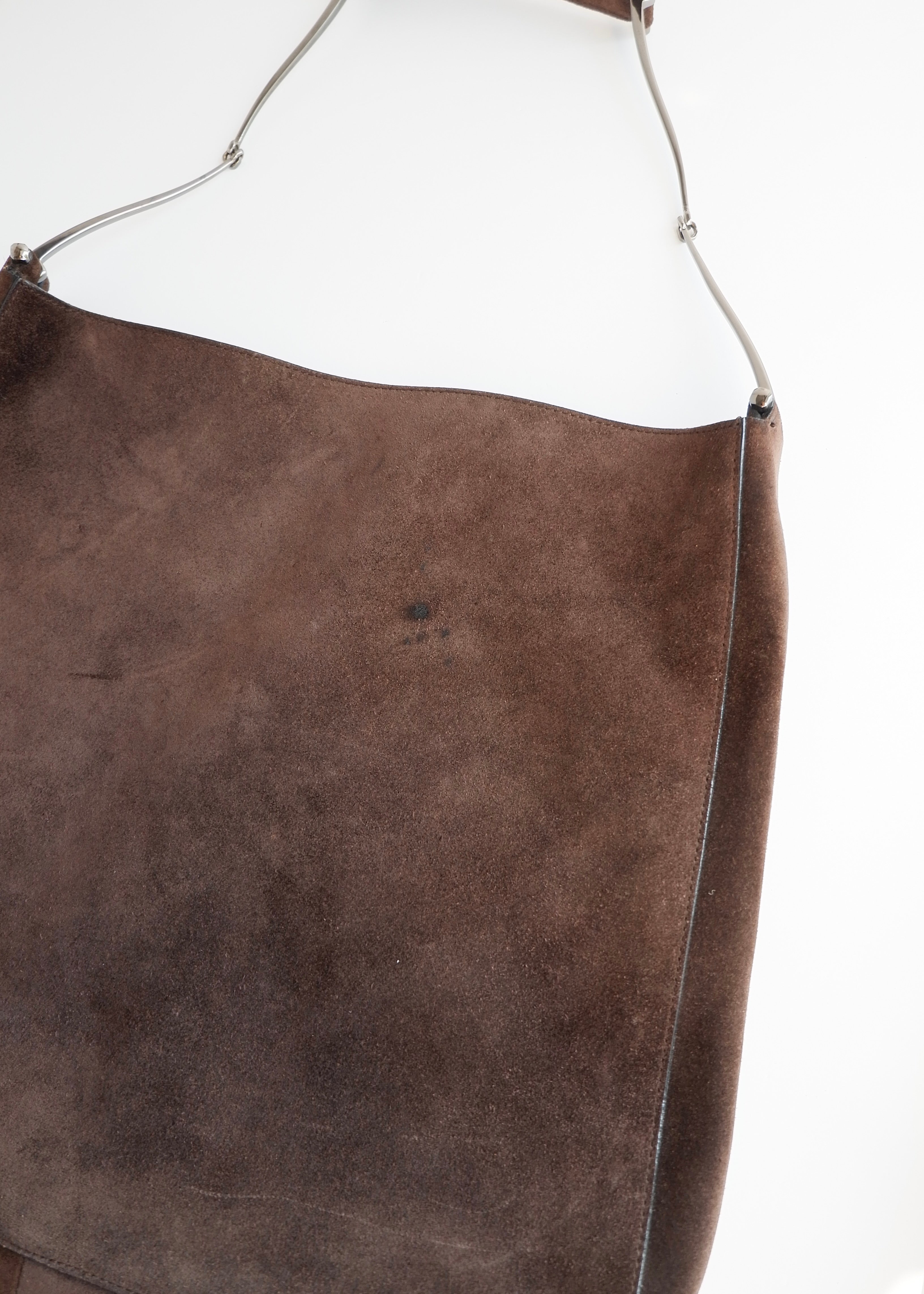 Sac à bandoulière Gucci d'occasion authentique en daim marron avec pochette
