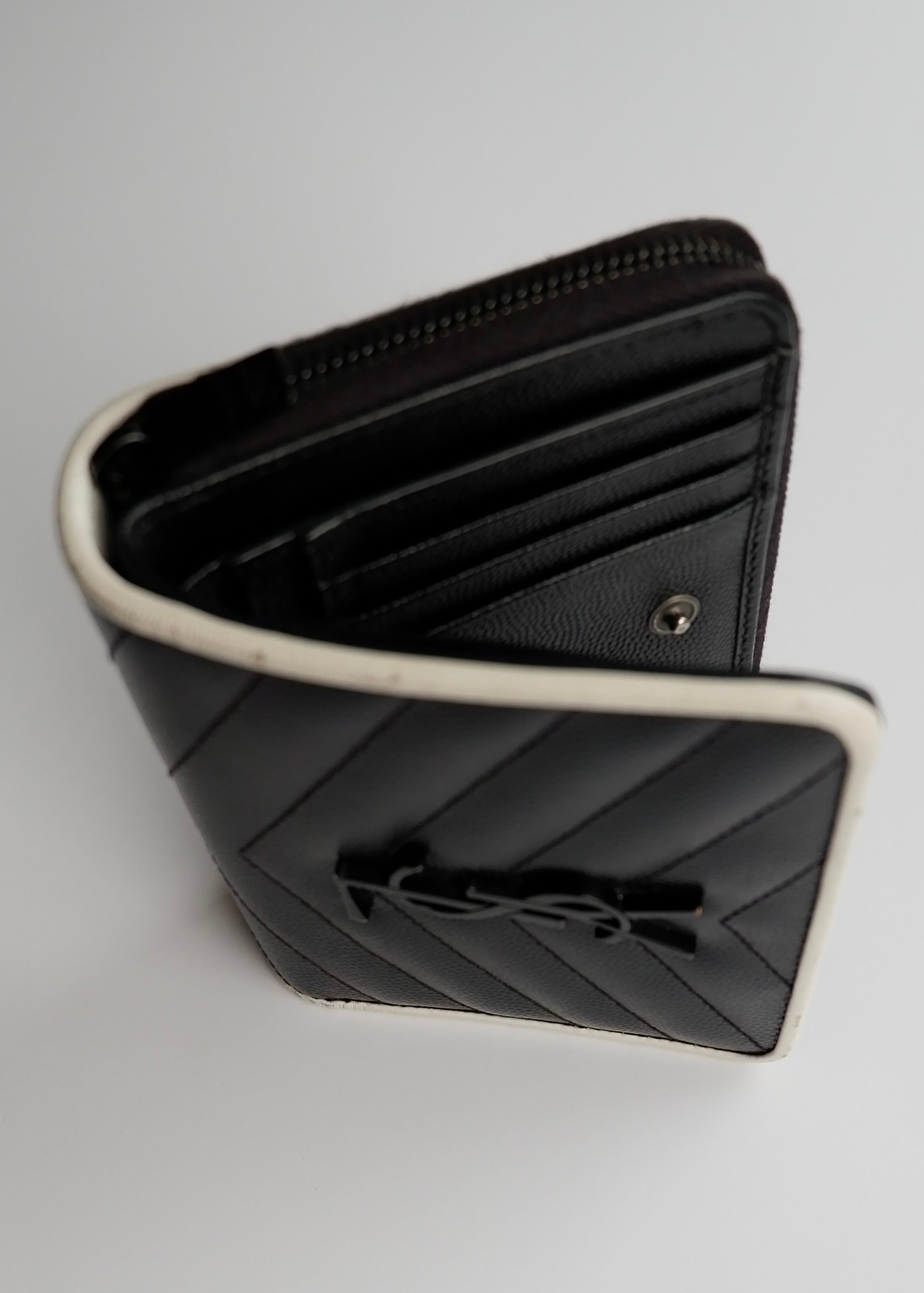 Authentic Preowned Saint Laurent YSL Black/ White Bi-Fold Short Wallet