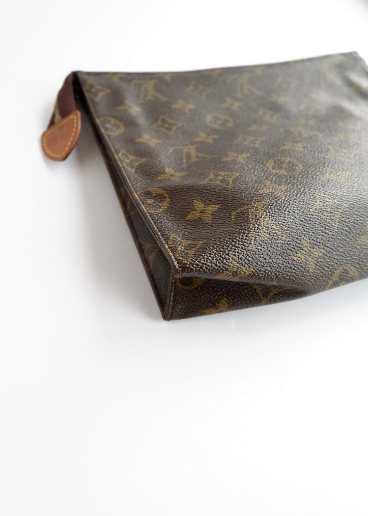 Authentic Preowned Vintage Louis Vuitton Monogram Toiletry 26