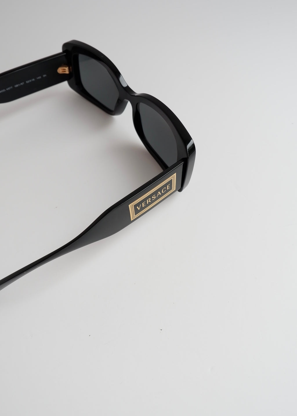 Lunettes de soleil carrées noires Versace d'occasion authentiques