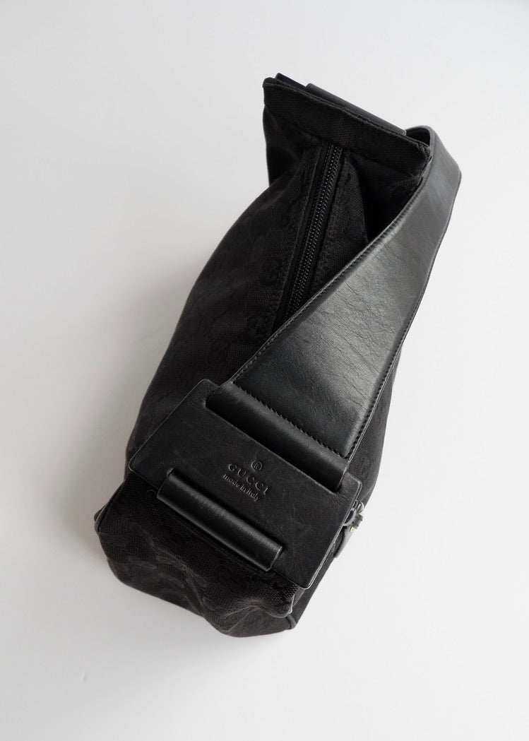 Preowned Gucci Black GG Canvas Leather Strap Shoulder Bag