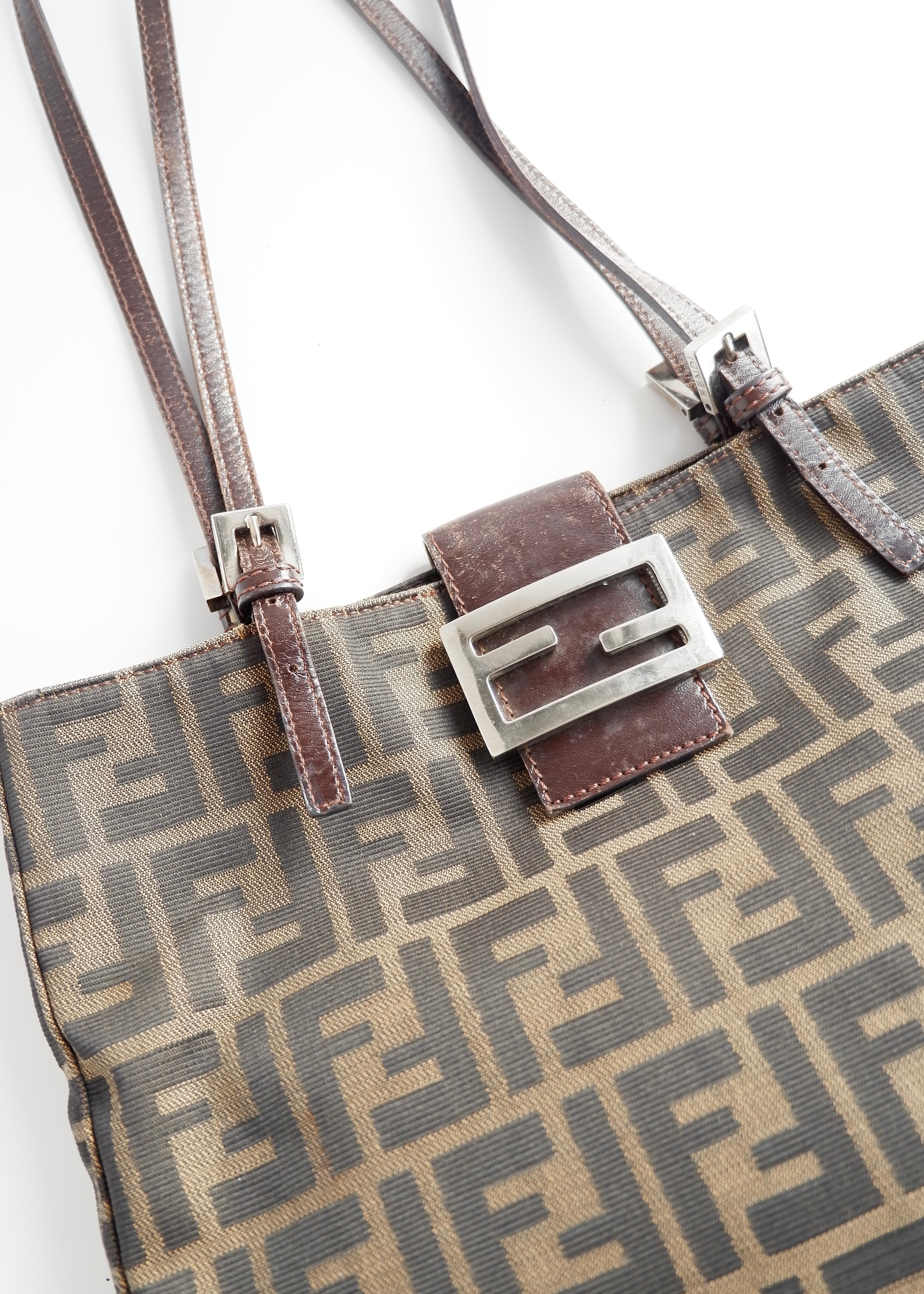 Sac cabas/sac à bandoulière Fendi Zucca authentique d'occasion