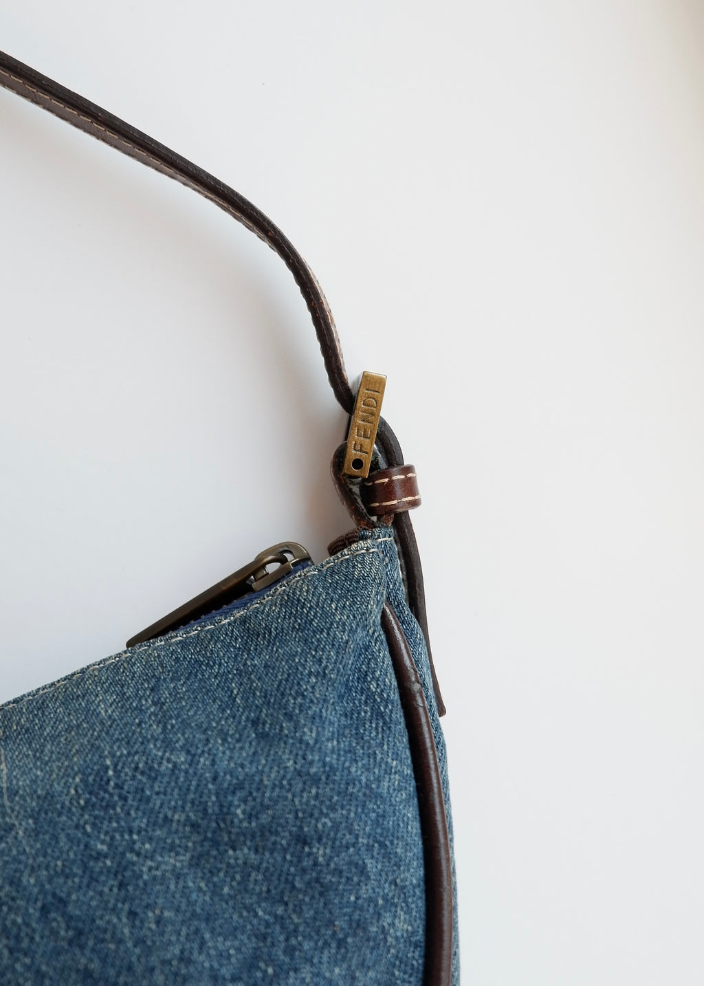 Authentique Sac porté épaule Fendi en jean bleu d'occasion