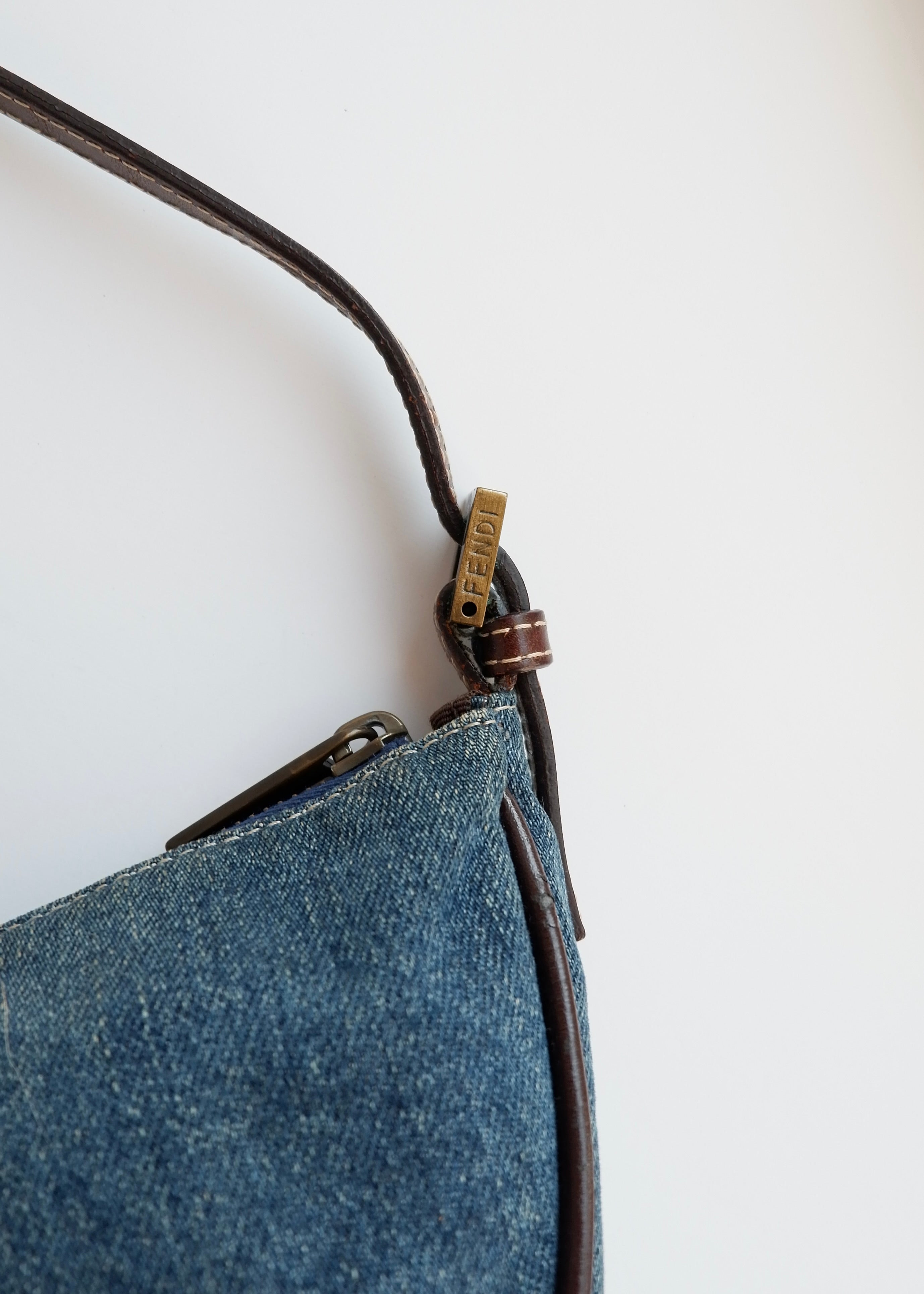 Authentique Sac porté épaule Fendi en jean bleu d'occasion