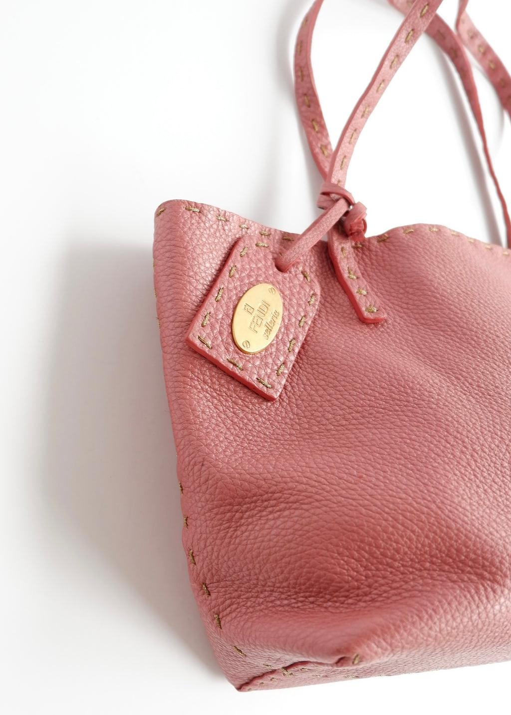 Sac à main Fendi Selleria en cuir rose authentique d'occasion, petite taille