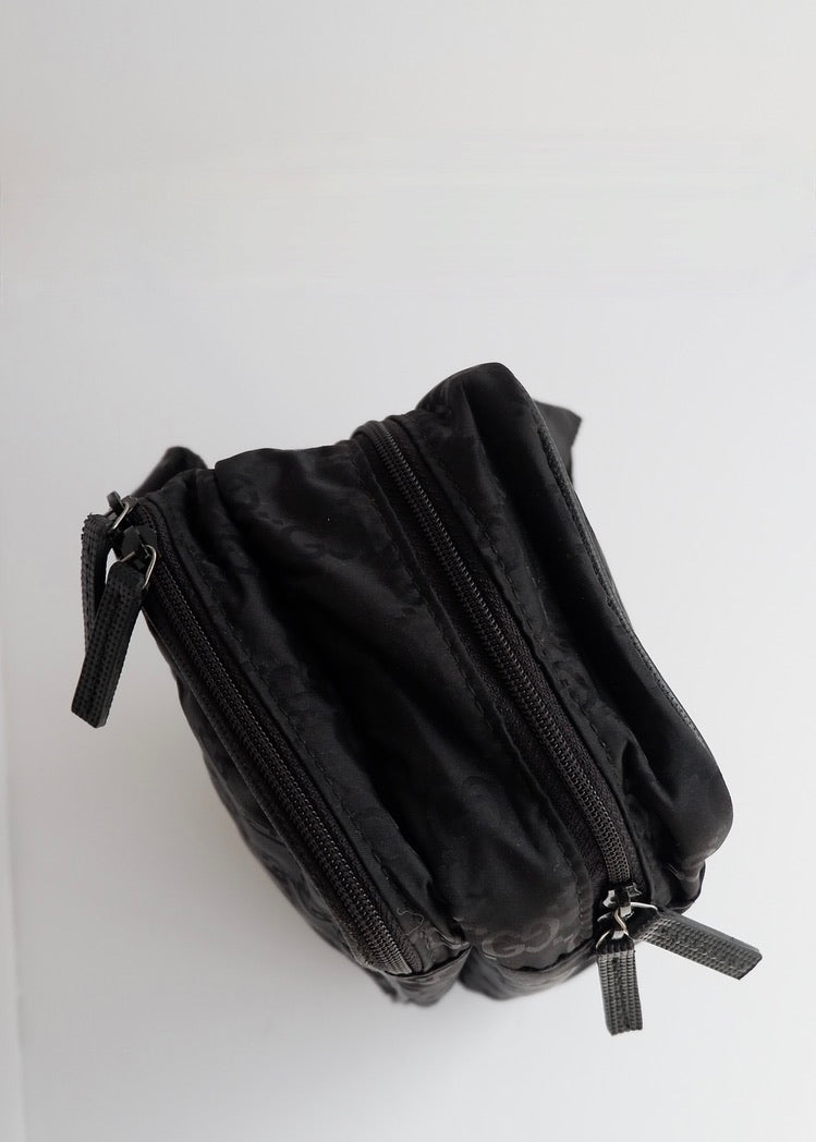 Pochette vanity Gucci en nylon GG noir d'occasion authentique