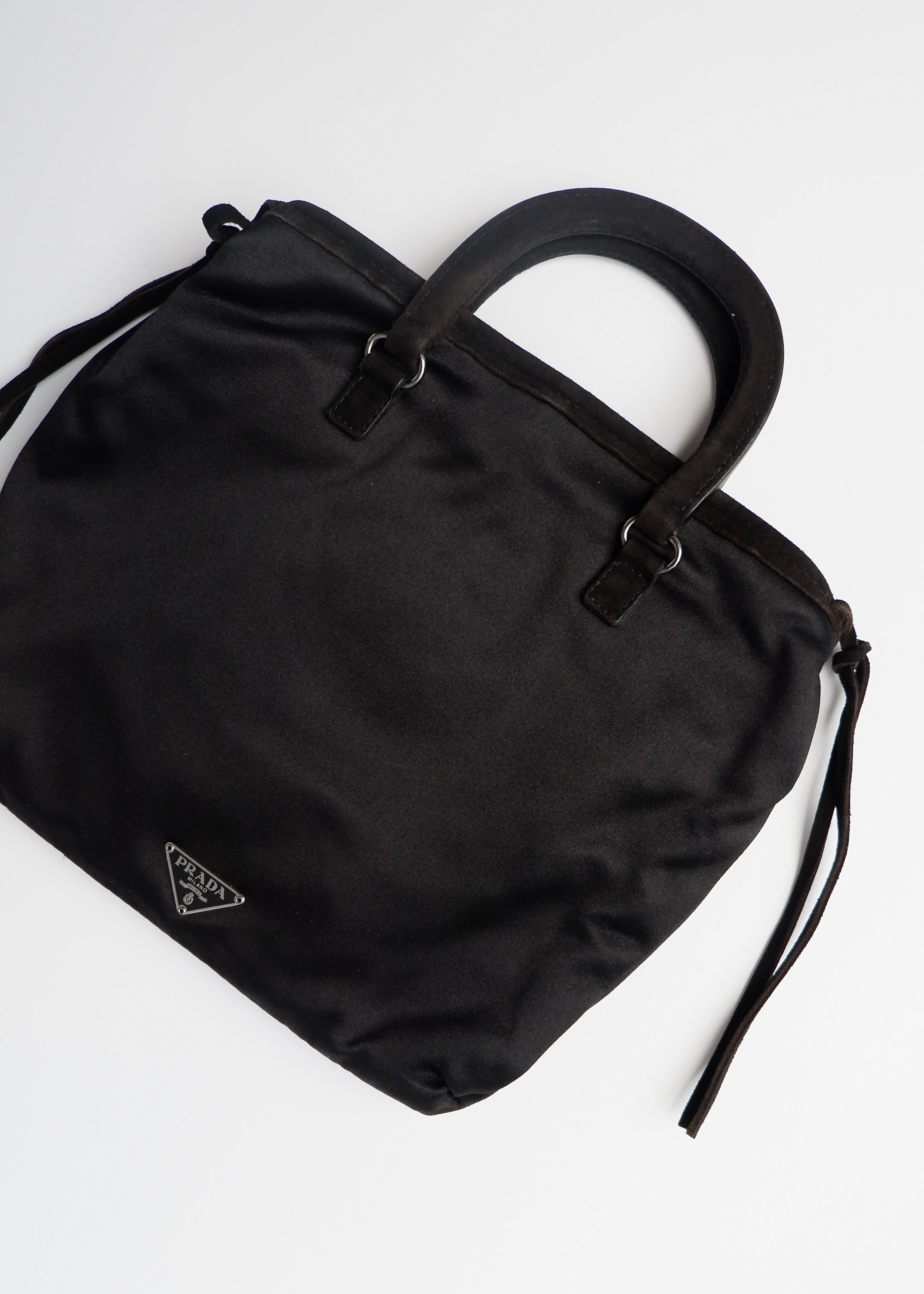 Authentique Sac à main Prada Noir en satin, petit modèle, d'occasion