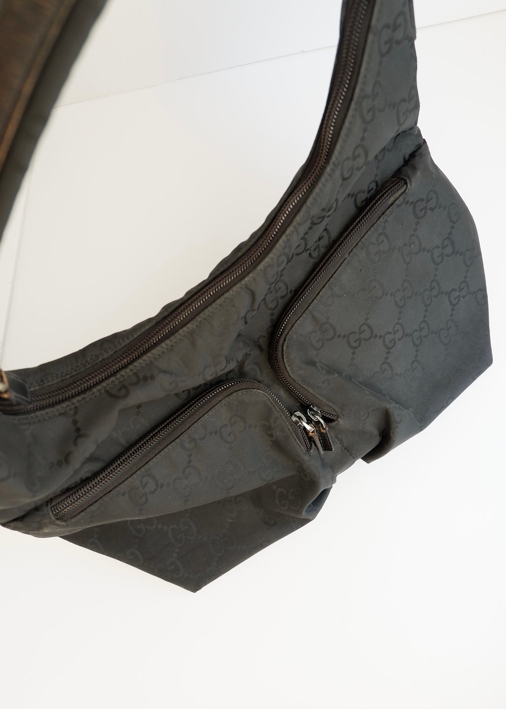 Authentique Sac à bandoulière Gucci en toile GG noire d'occasion