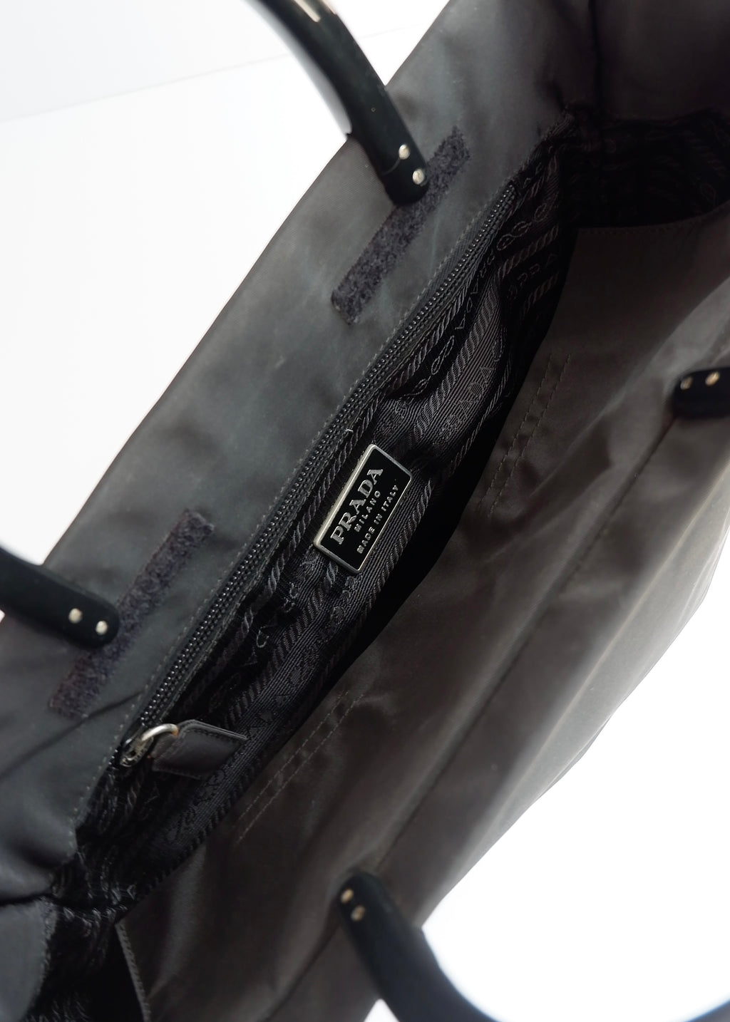 Sac à main Prada d'occasion authentique en nylon noir avec anse en acétate