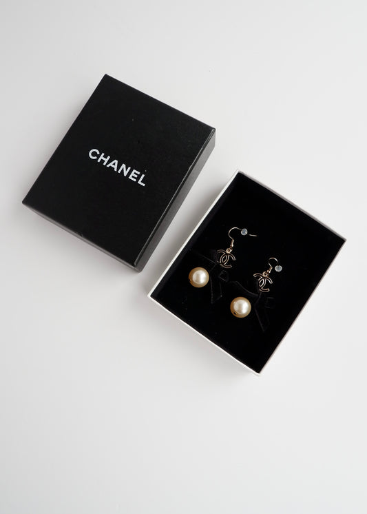 Authentic Preowned Chanel Black/ Gold CC Logo Bow Detail Drop Pearl Earings