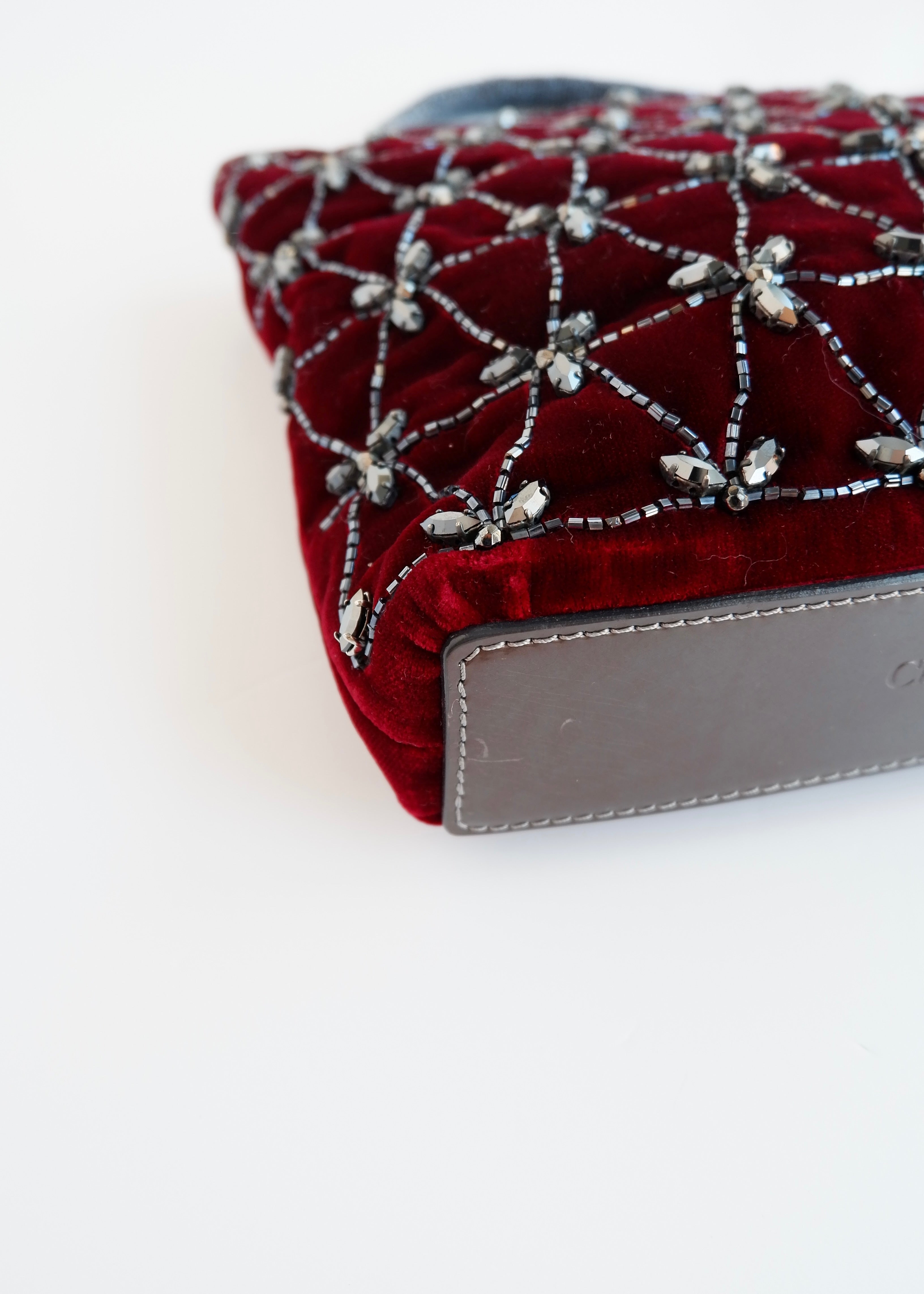 Authentique Sac à Main Vintage Christian Dior en Velours Bourgogne Orné de Paillettes
