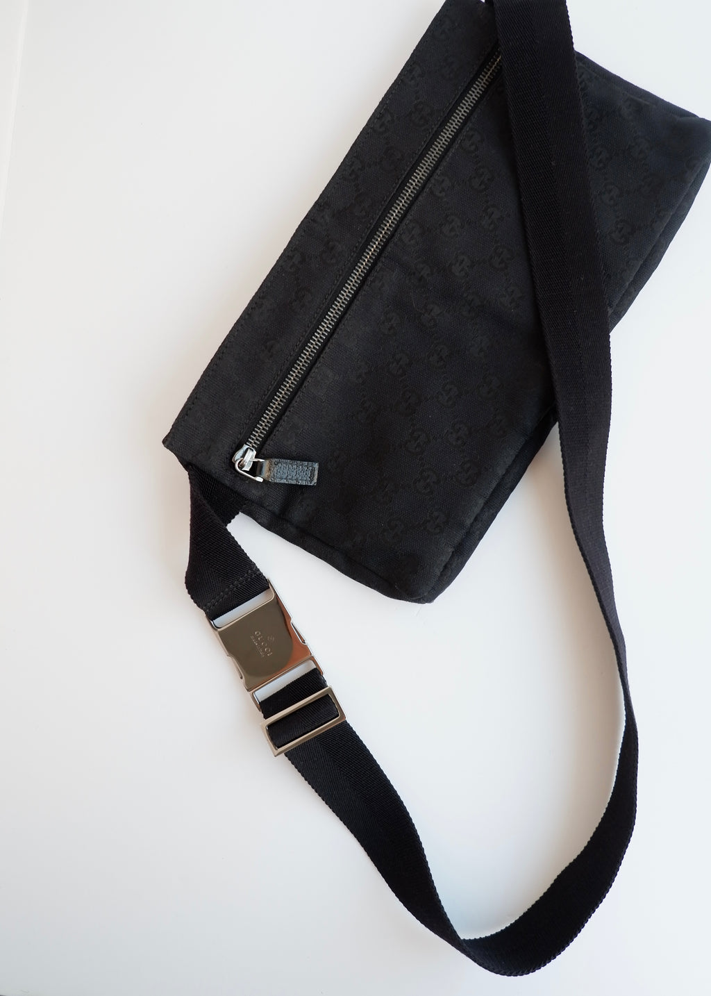 Authentique Sac Banane Gucci en Toile GG Noire Pré-aimé