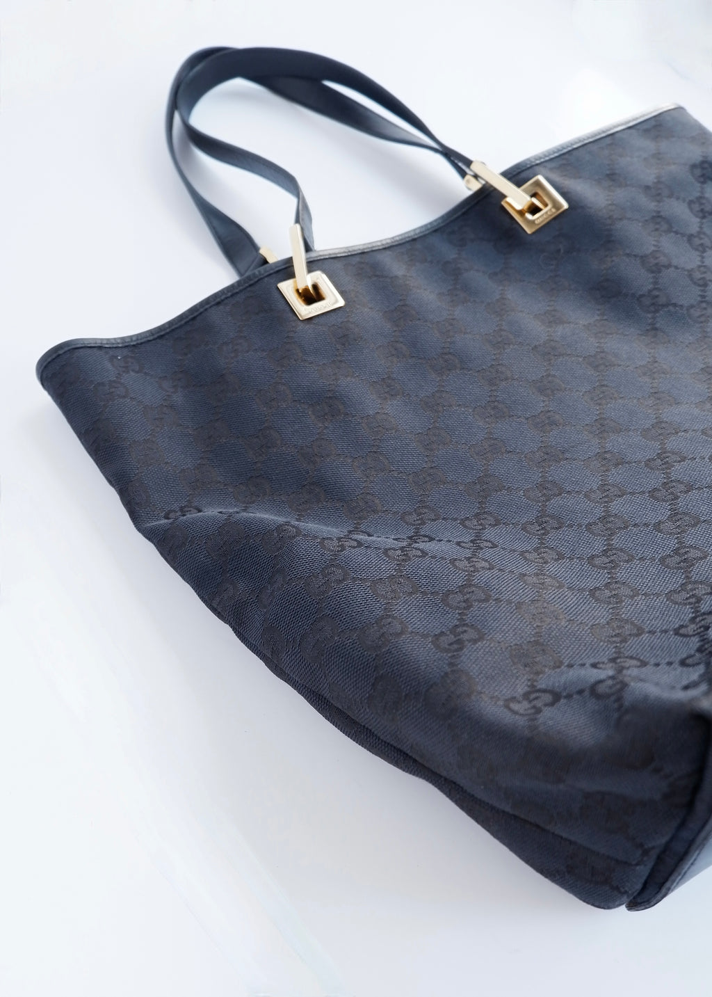 Preowned Gucci Black GG Canvas Shoulder Bag GHW