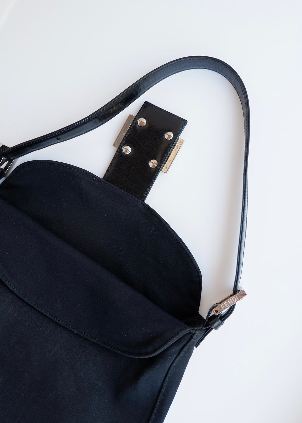 Sac porté épaule baguette Fendi authentique d'occasion en tissu noir