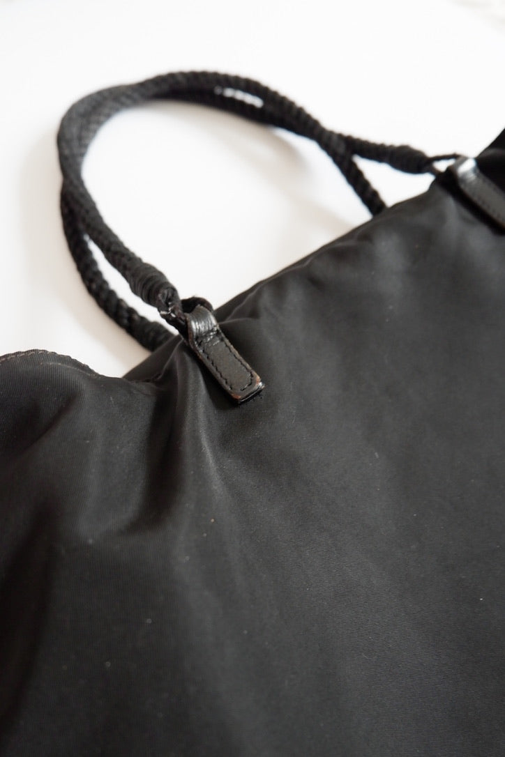 Authentique fourre-tout en nylon noir Prada d'occasion