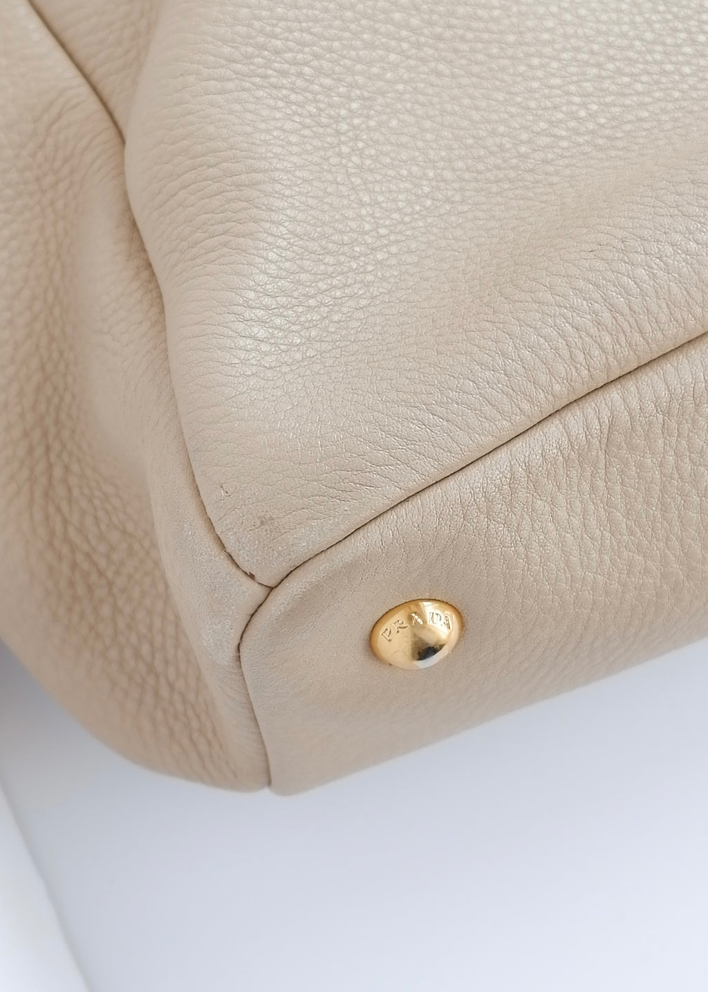Sac cabas/bandoulière Prada en cuir beige, authentique, d'occasion