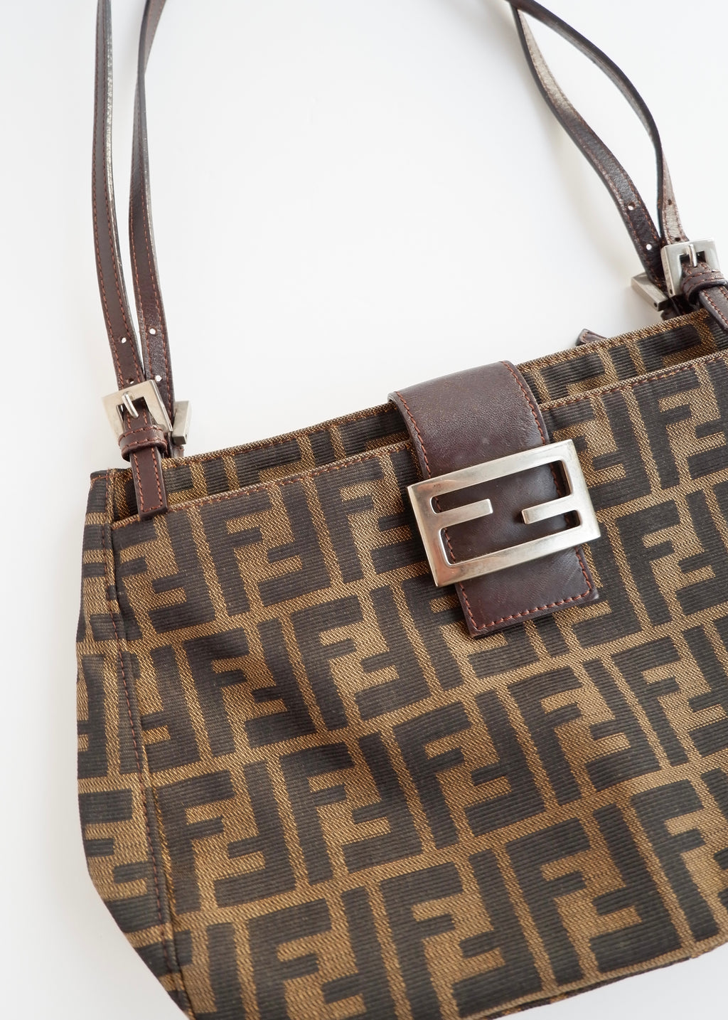 Sac à bandoulière Fendi Hobo Zucca marron authentique d'occasion