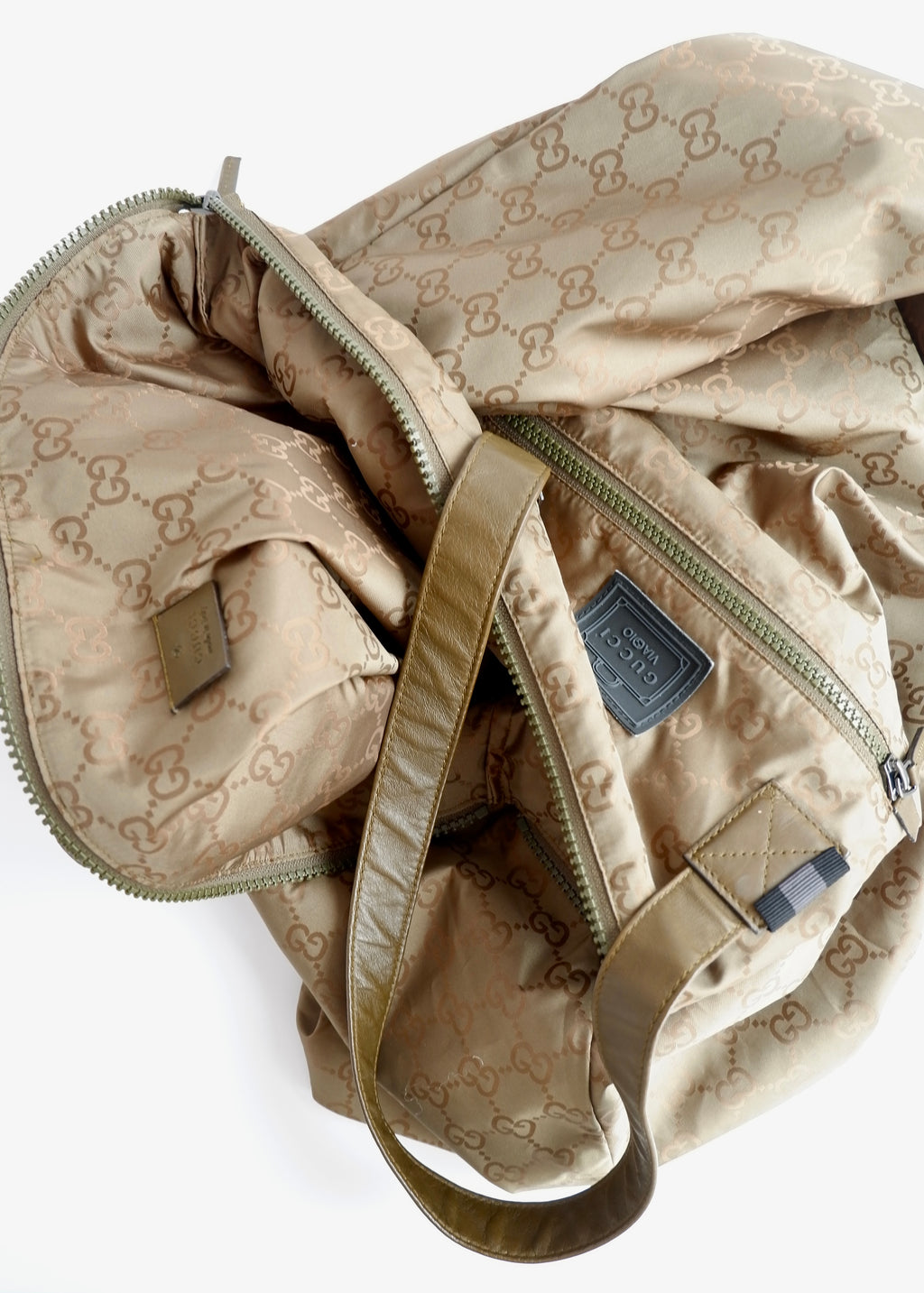 Authentique Sac de Voyage Extra Large Gucci en Nylon Vert Olive Léger Imprimé GG d'occasion