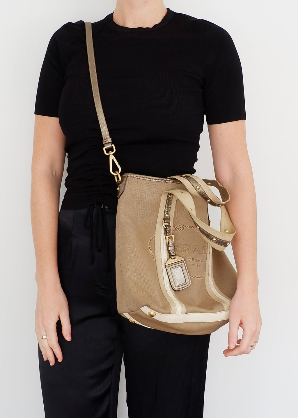 Authentique Sac à Main Prada Bicolore Beige/Doré en Toile et Cuir d'Occasion