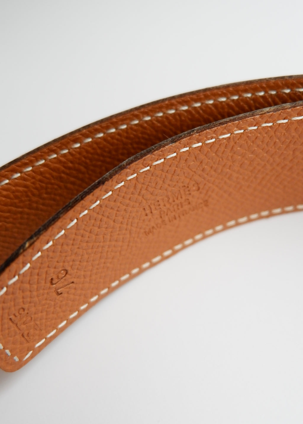 Authentique ceinture Hermes Constance H réversible en cuir noir/marron d'occasion SHW
